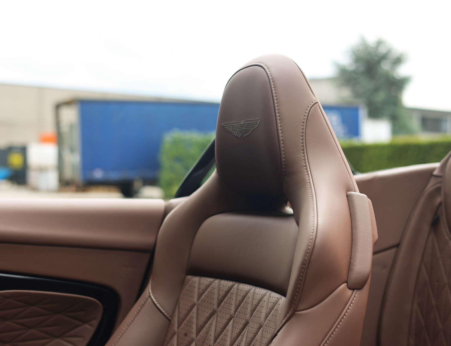 Aston Martin DB12 Volante 4.0 V8