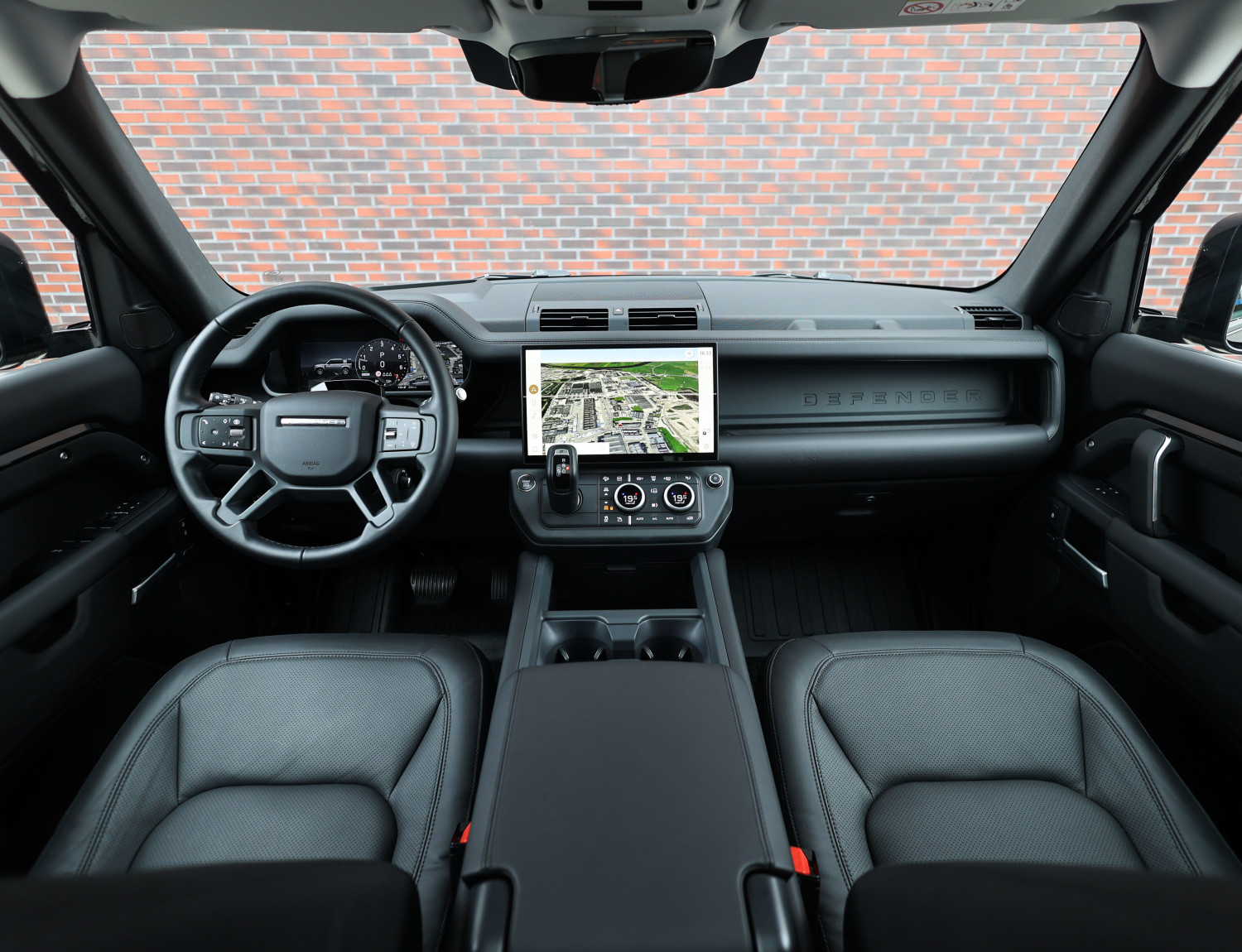 Land Rover Defender P300e X-Dynamic HSE