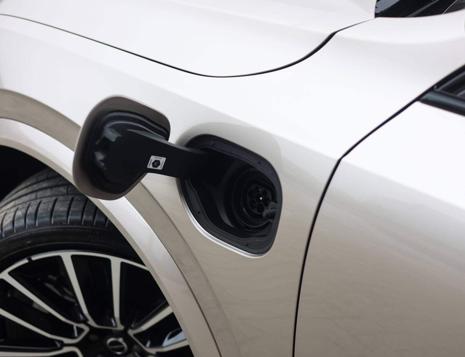 Volvo XC90 T8 AWD Ultra Dark