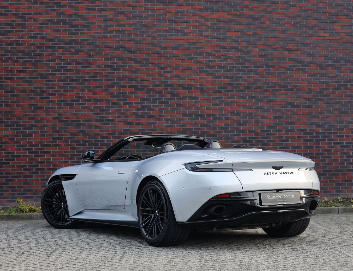Aston Martin DB12 Volante 4.0 V8