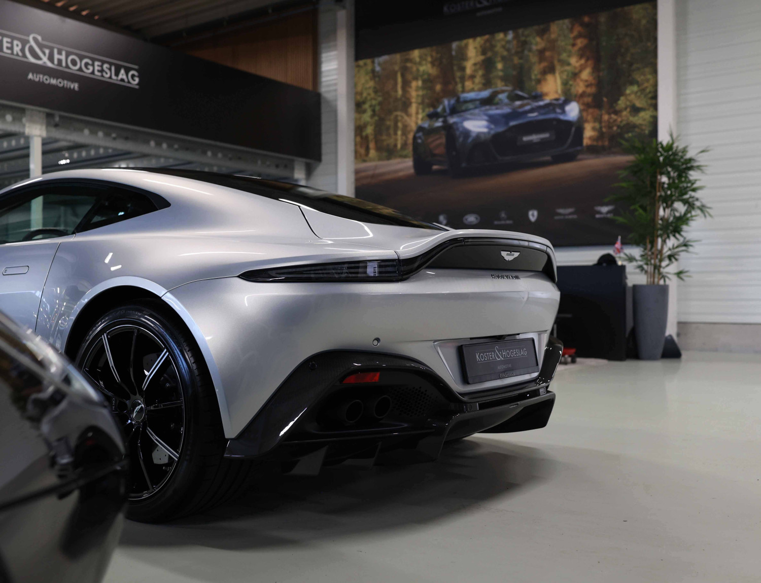 Aston Martin Vantage 4.0 V8