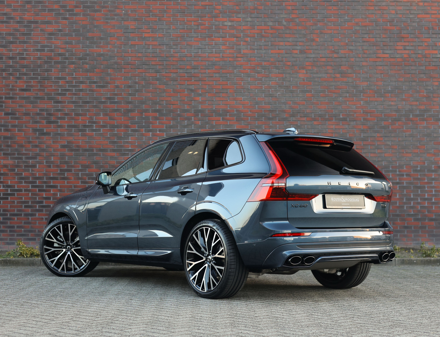Volvo XC60 T8 AWD Ultra Dark