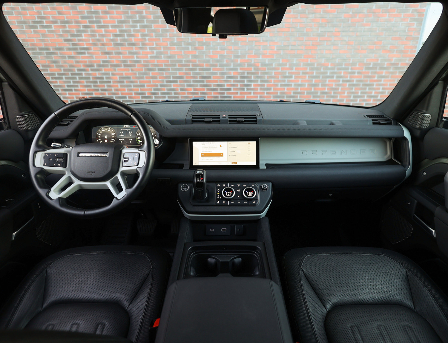 Land Rover Defender P400e X-Dynamic S