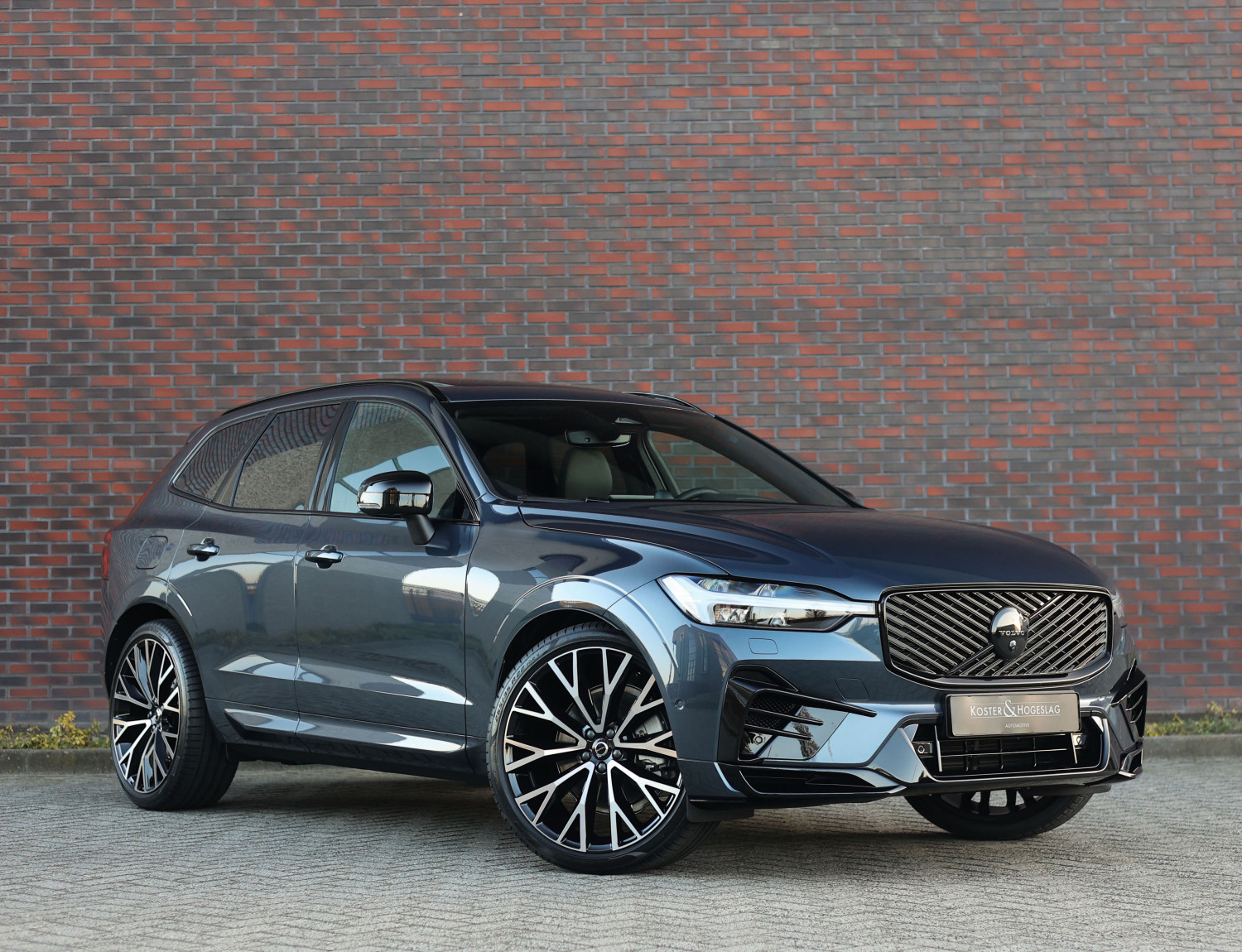 Volvo XC60 T8 AWD Ultra Dark