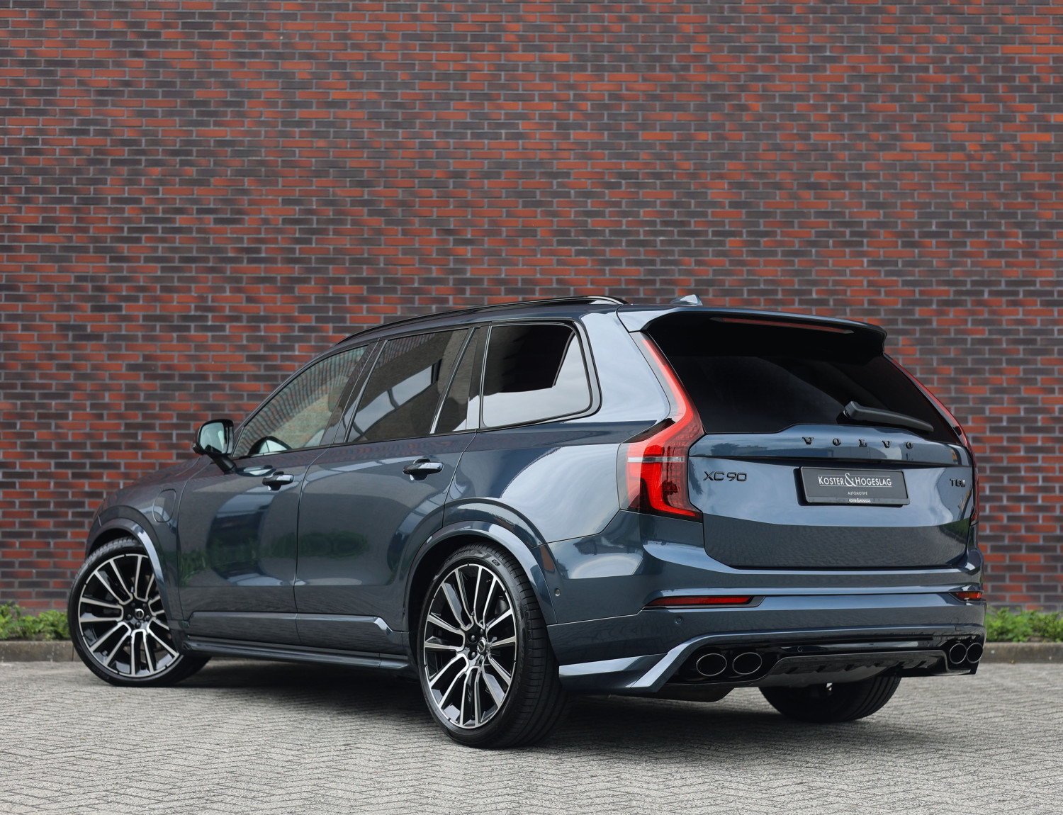 Volvo XC90 T8 AWD Ultra Black Edition