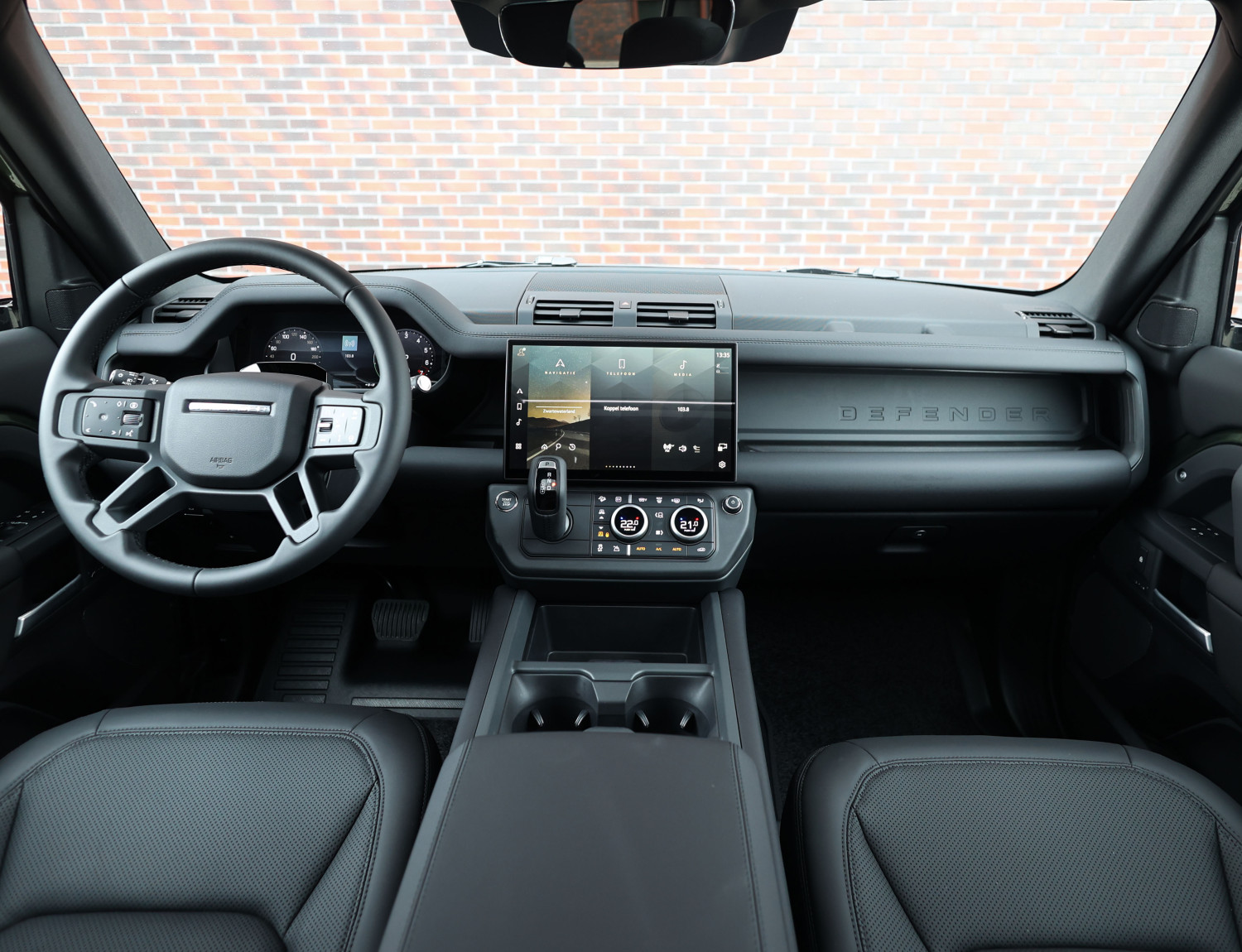 Land Rover Defender 110 P300e X-Dynamic SE