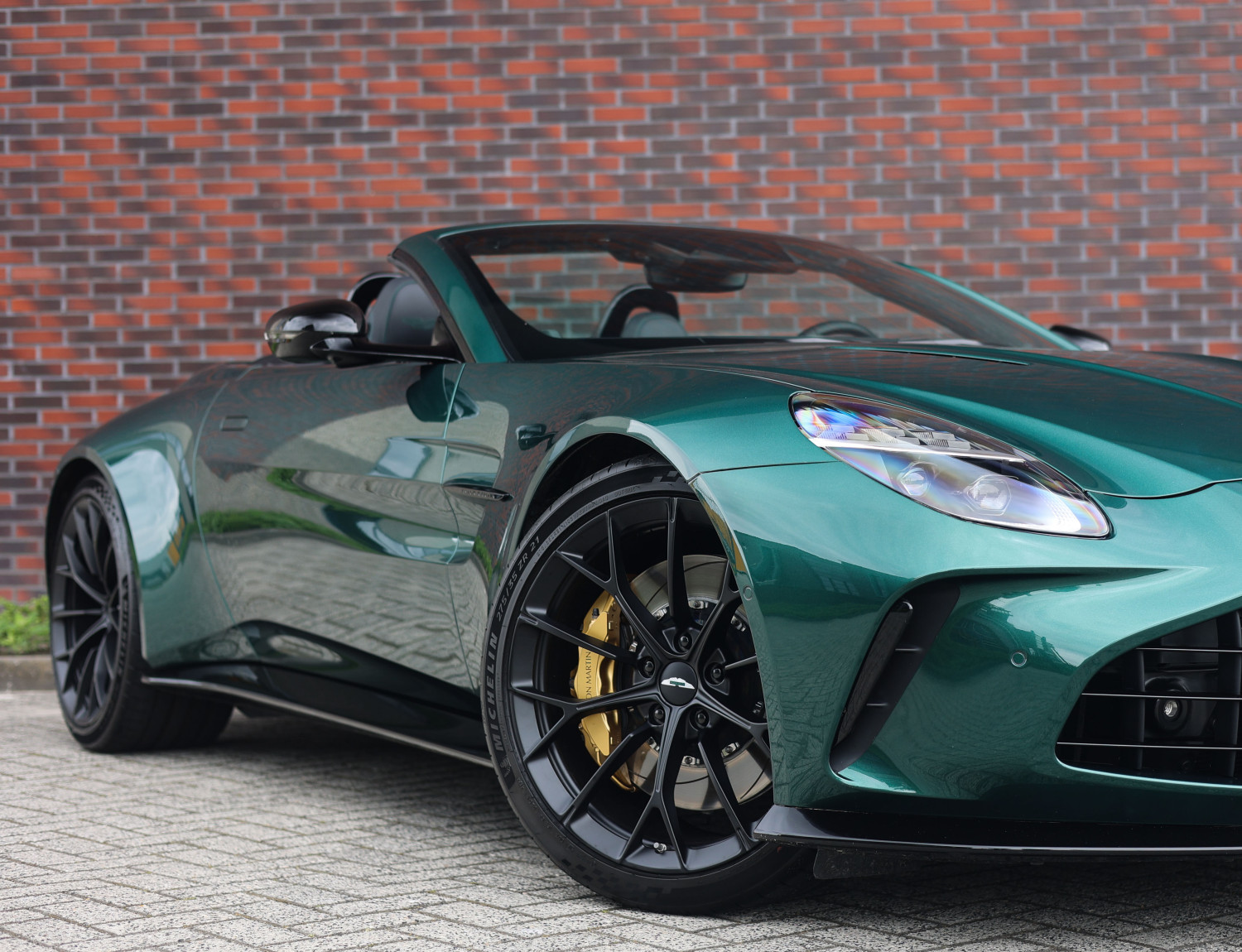 Aston Martin Vantage Roadster 4.0 V8