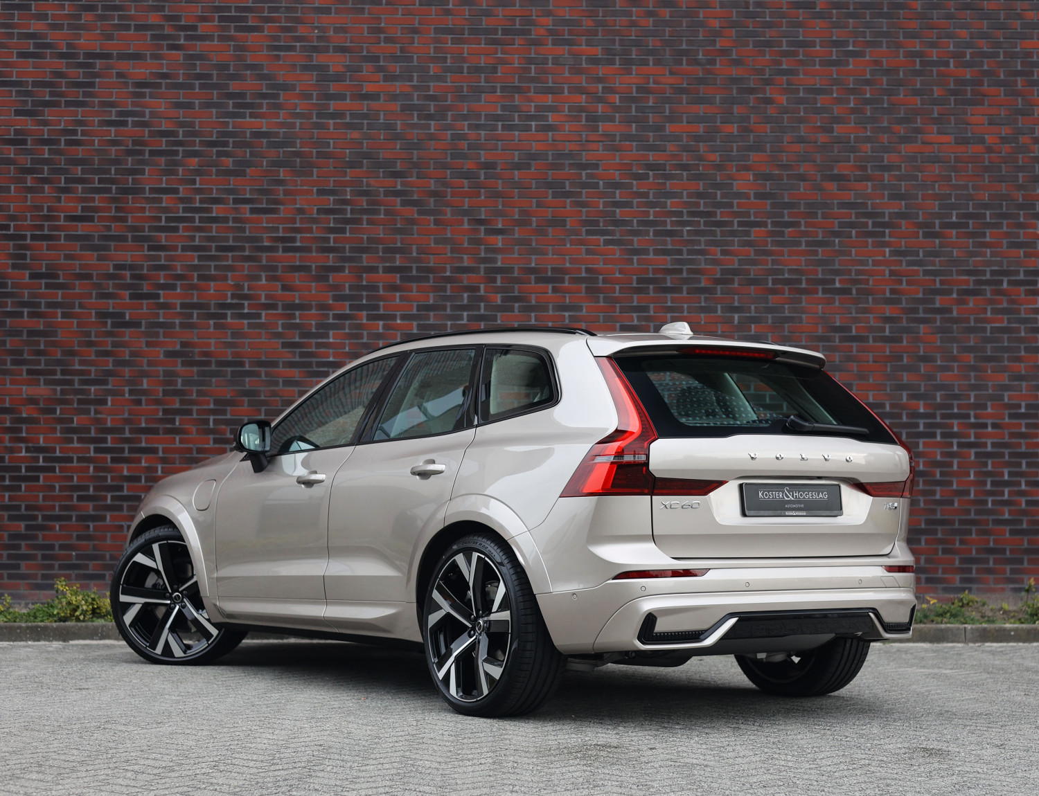 Volvo XC60 T8 AWD Ultra Dark