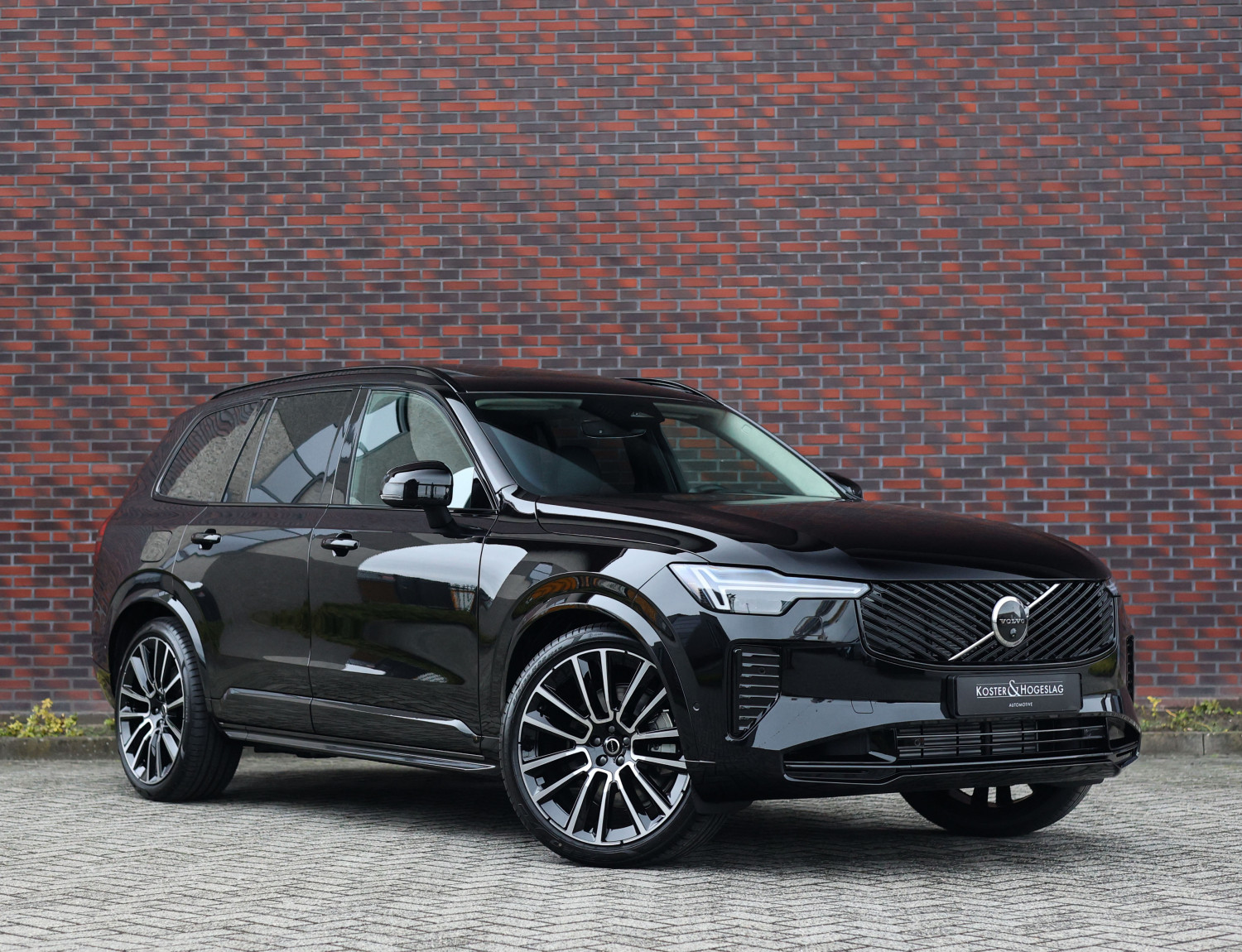 Volvo XC90 T8 AWD Ultra Dark