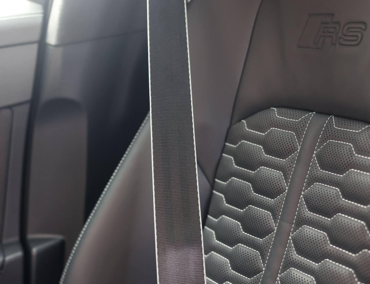 Audi RS6 Avant 4.0 TFSI quattro Audi RS6 Avant 4.0 TFSI quattro