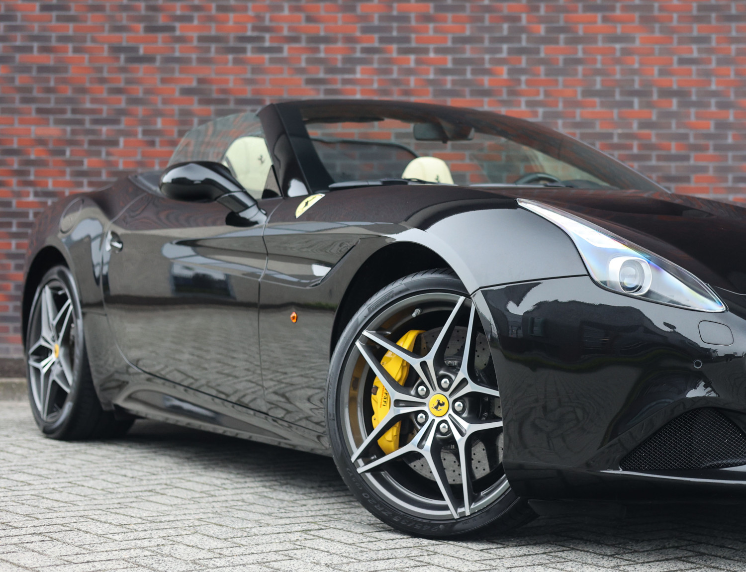 Ferrari California 3.9 T HELE