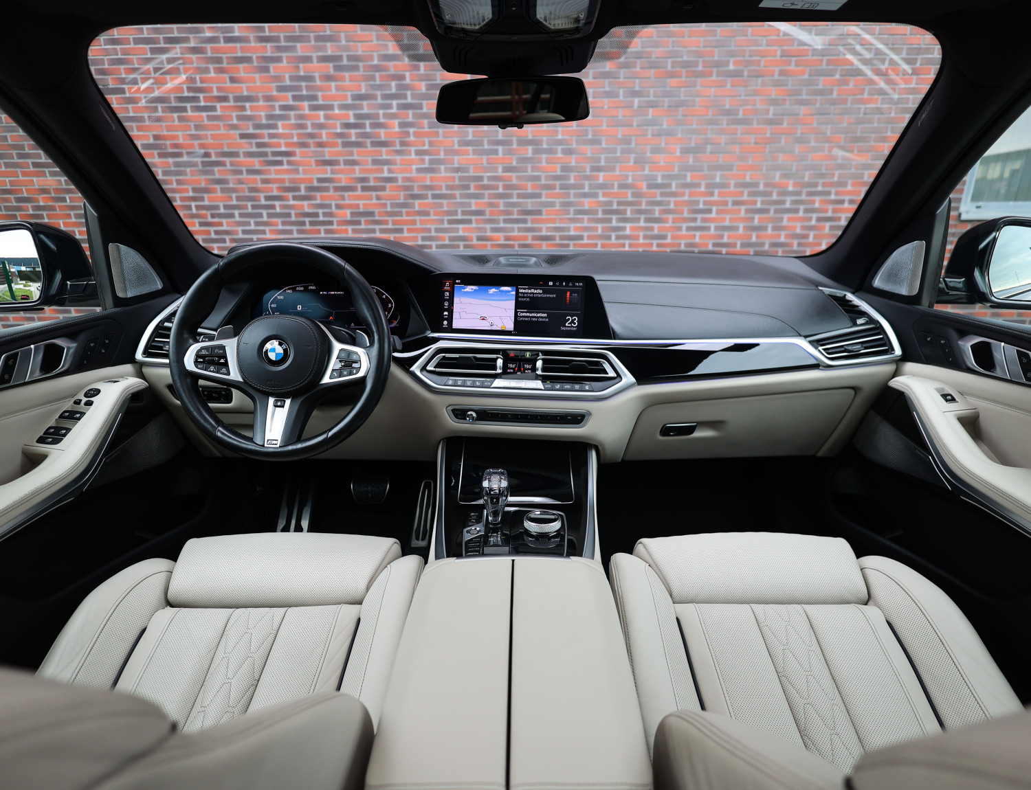 BMW X5 M50i