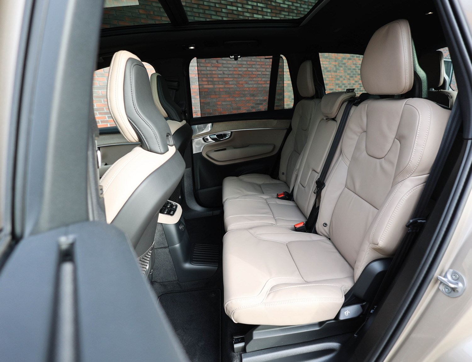 Volvo XC90 T8 AWD Ultra Dark