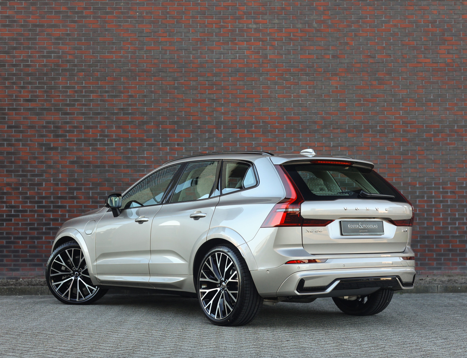 Volvo XC60 T8 AWD Ultra Dark
