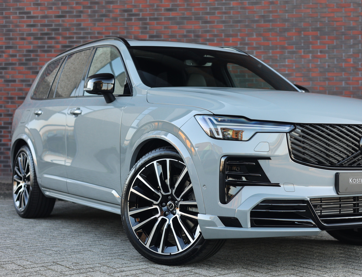 Volvo XC90 T8 AWD Ultra Dark