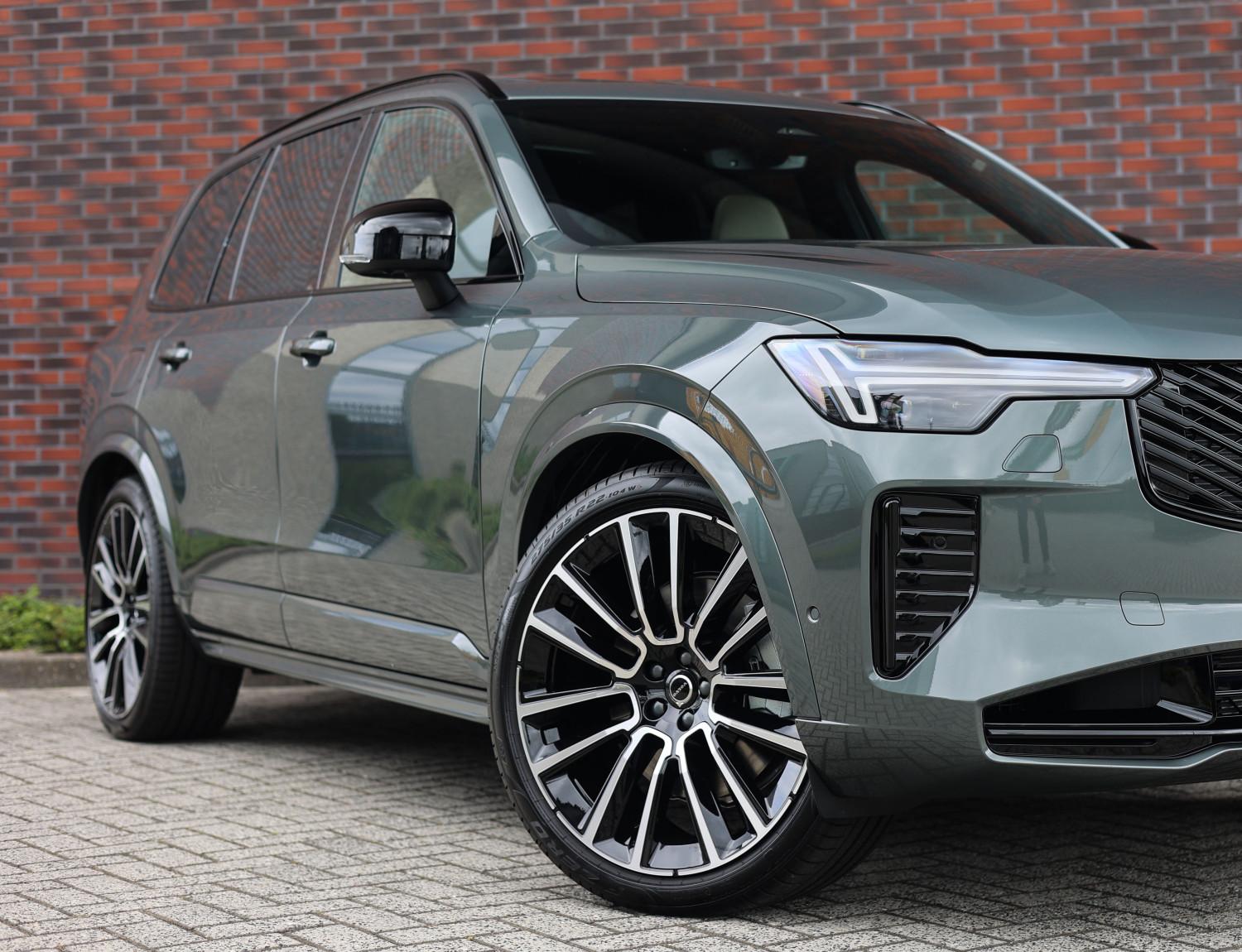 Volvo XC90 T8 AWD Ultra Dark