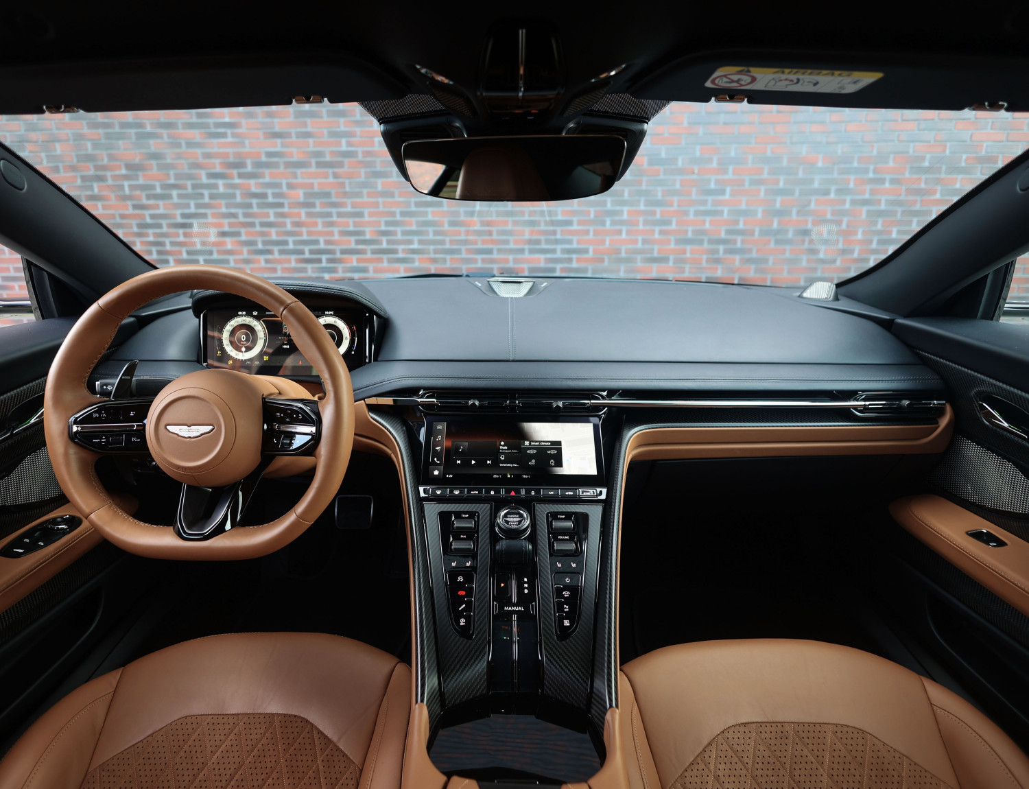 Aston Martin DB12 4.0 V8 Aston Martin DB12 4.0 V8