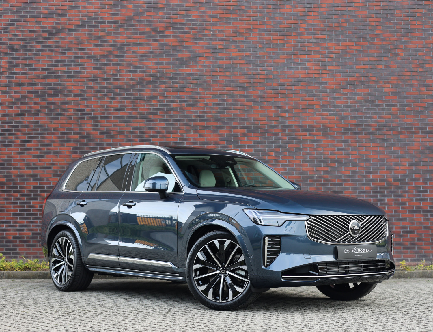 Volvo XC90 T8 AWD Ultra Bright