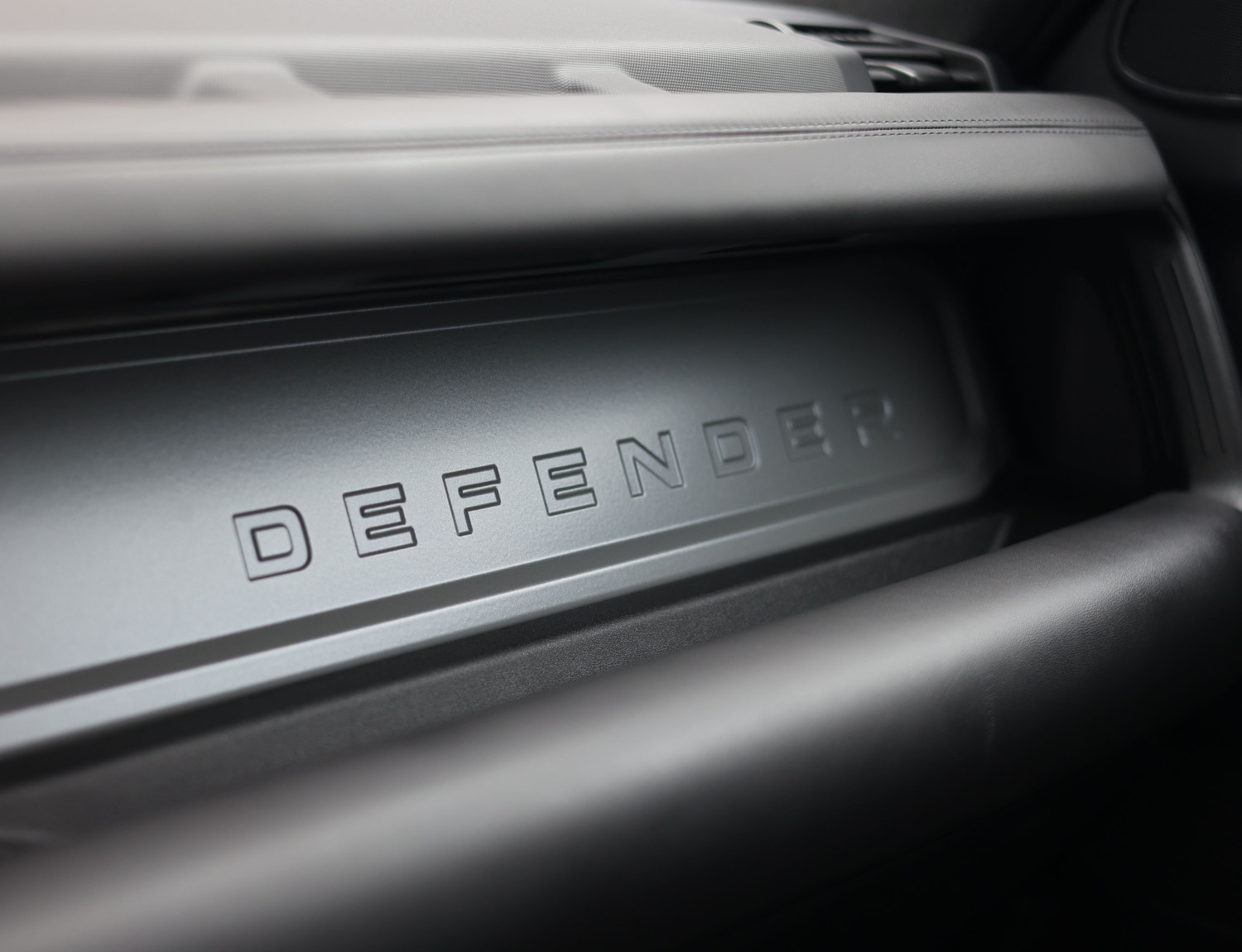 Land Rover Defender P300e X-Dynamic HSE