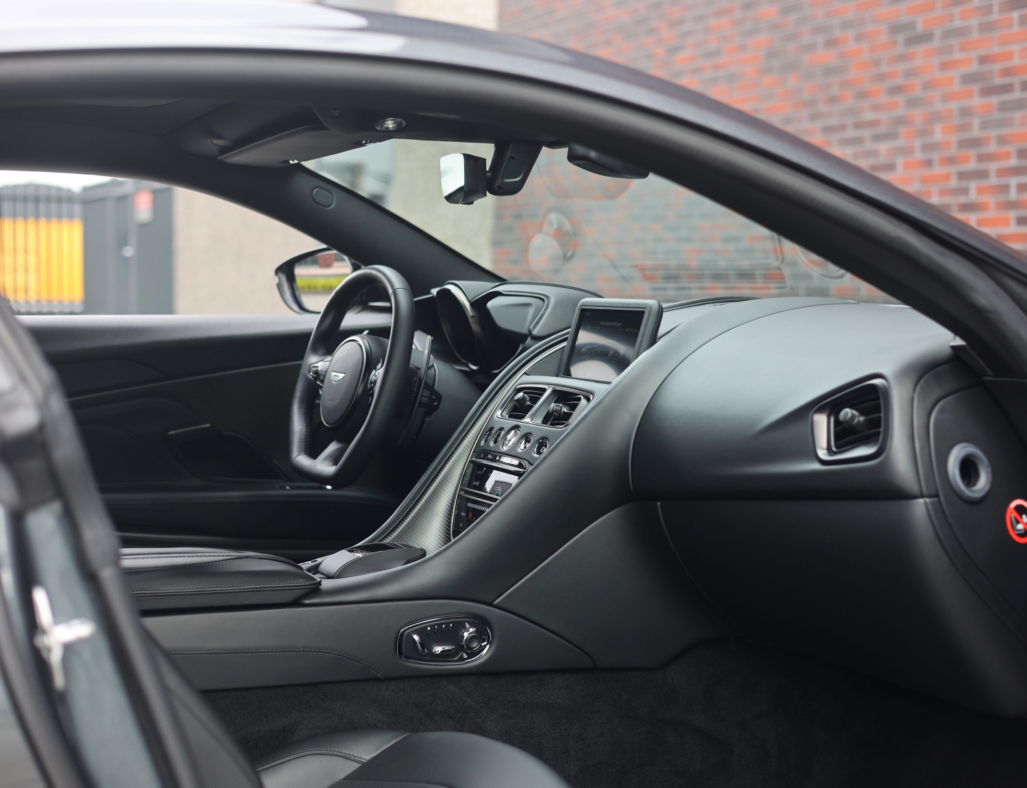 Aston Martin DBS 5.2 V12 Superleggera