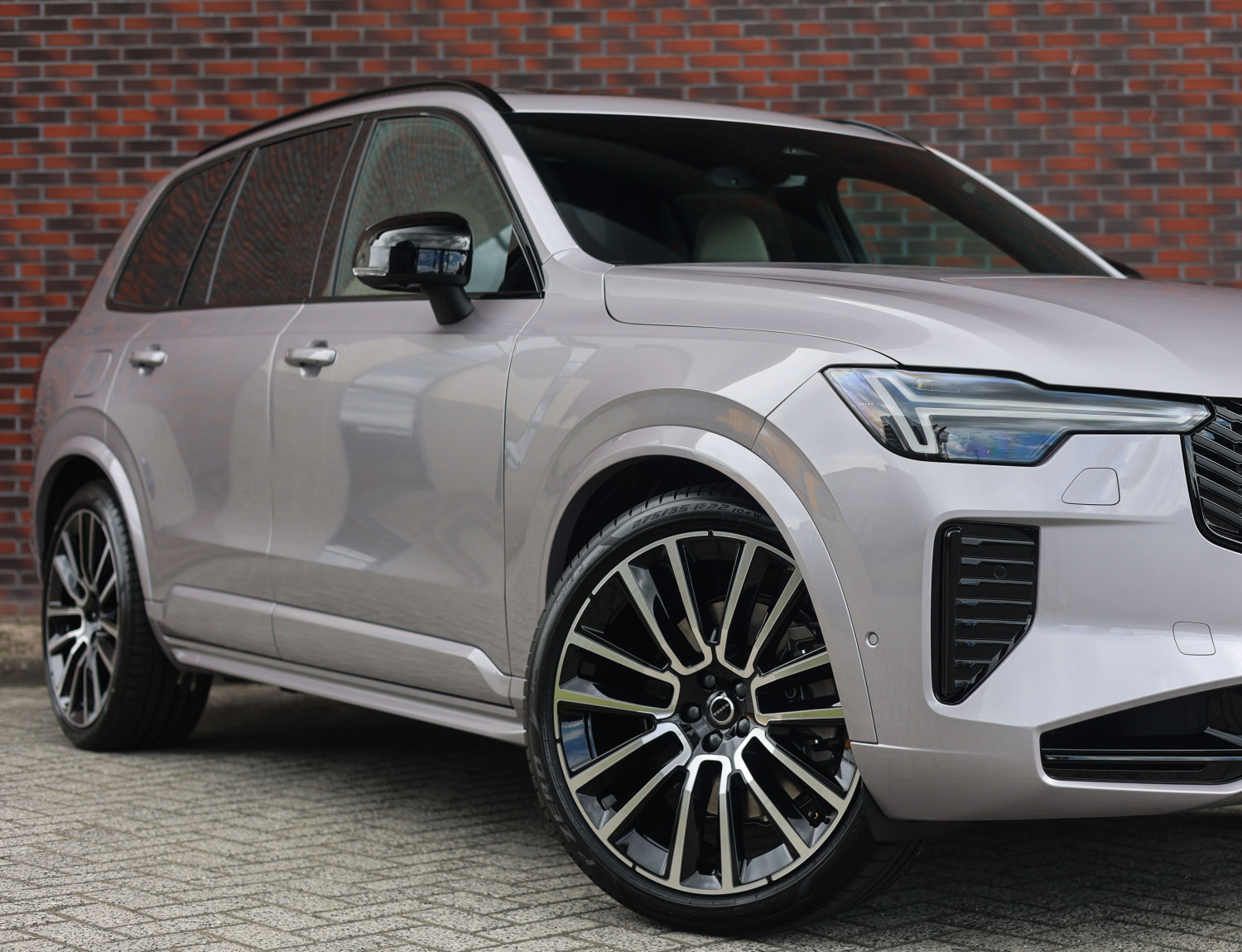 Volvo XC90 T8 AWD Ultra Dark