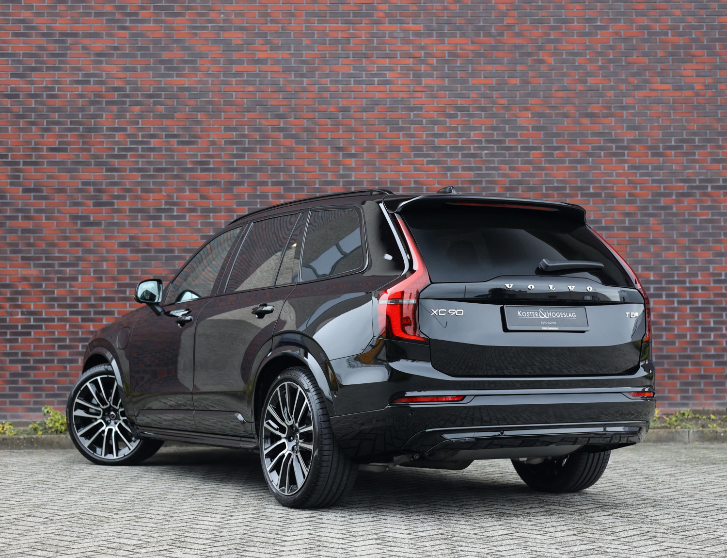 Volvo XC90 T8 AWD Ultra Dark