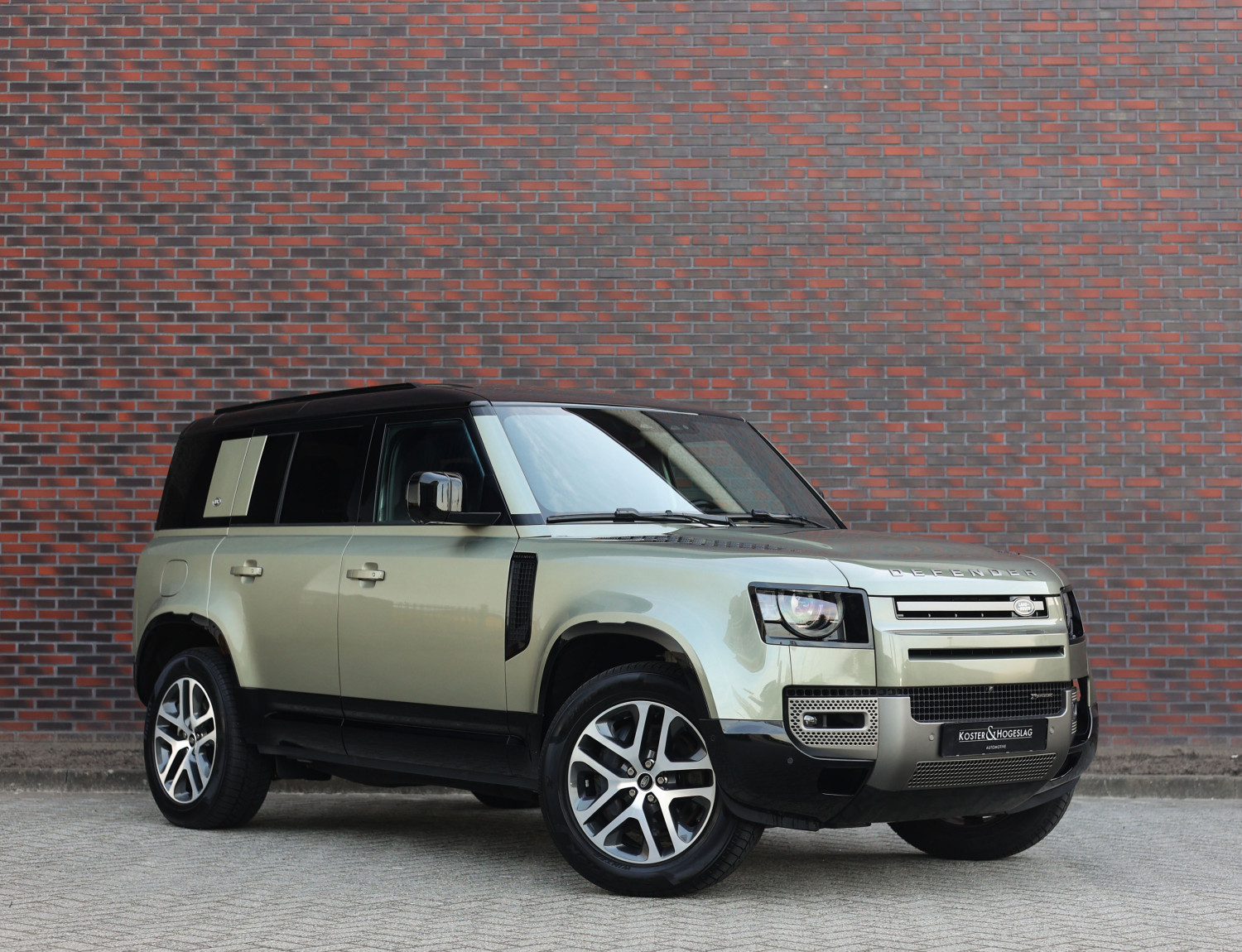 Land Rover Defender P400e X-Dynamic S