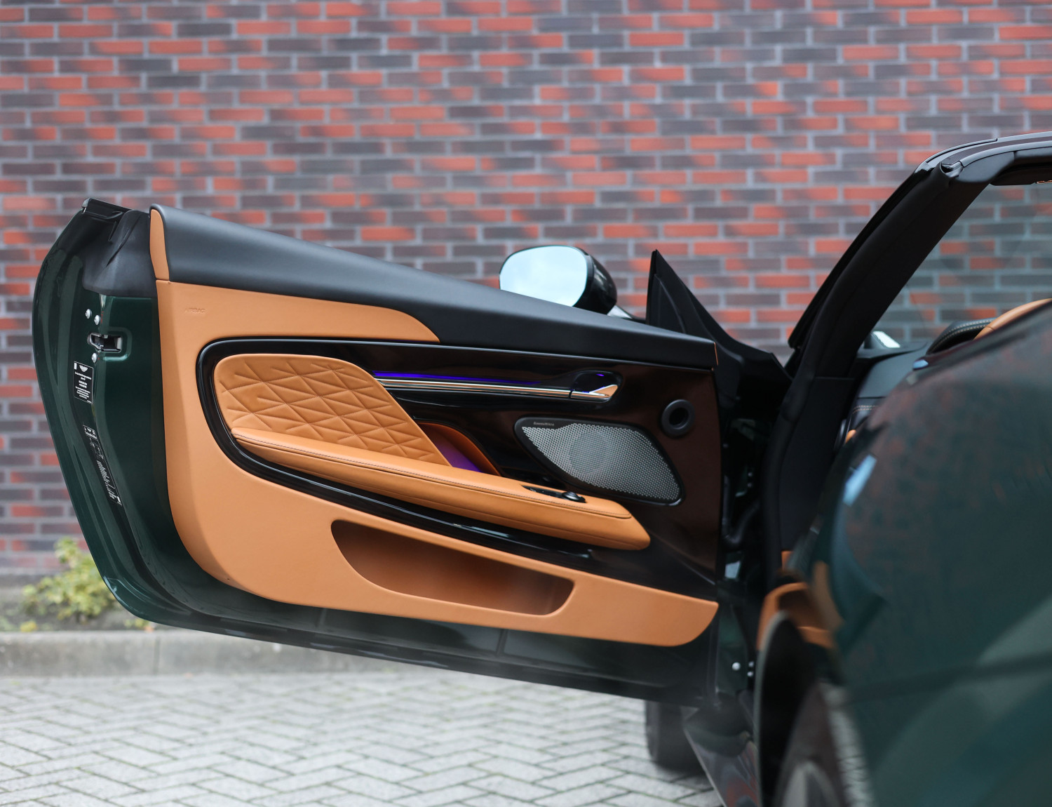 Aston Martin DB12 Volante 4.0 V8