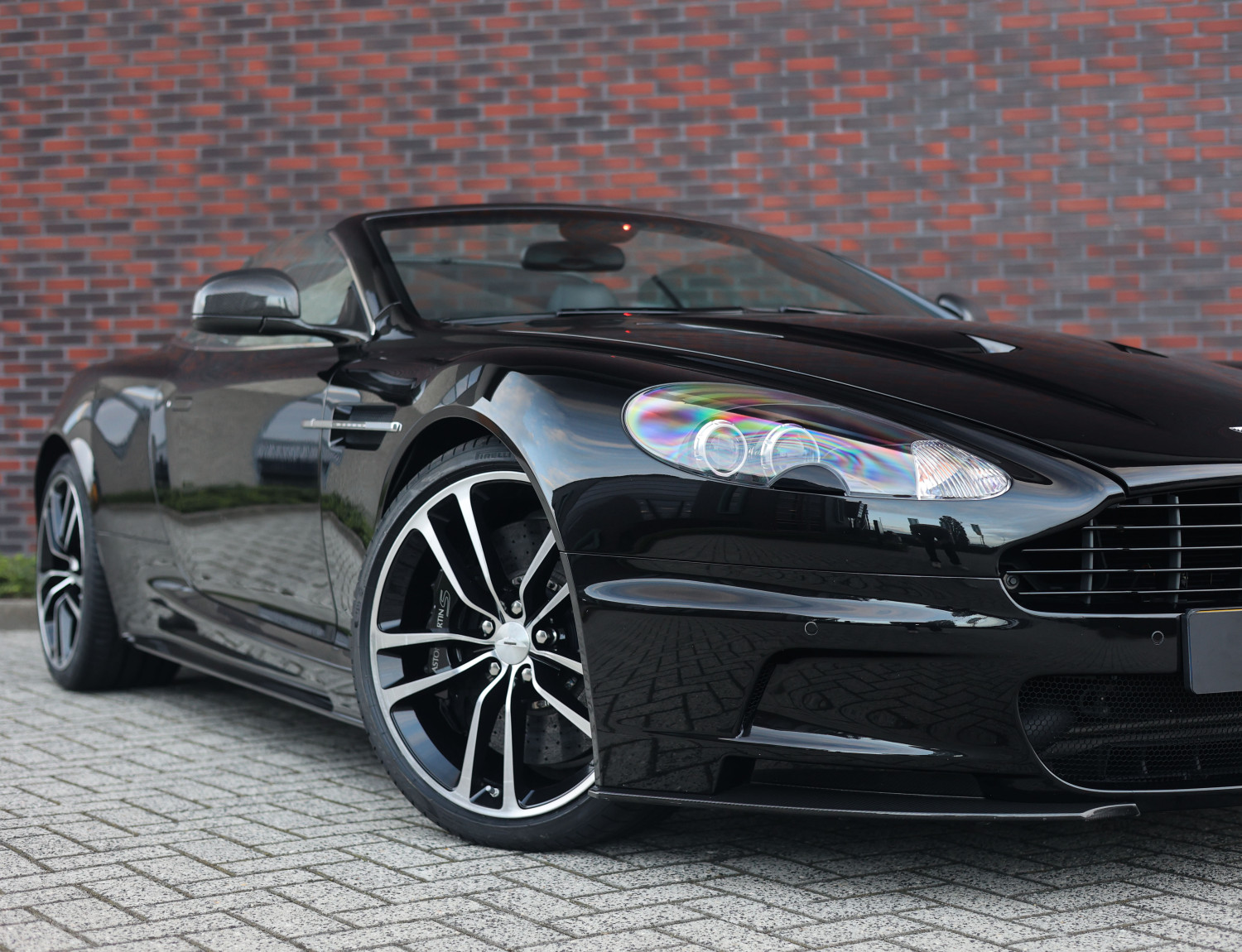 Aston Martin DBS Volante Ultimate 6.0 V12