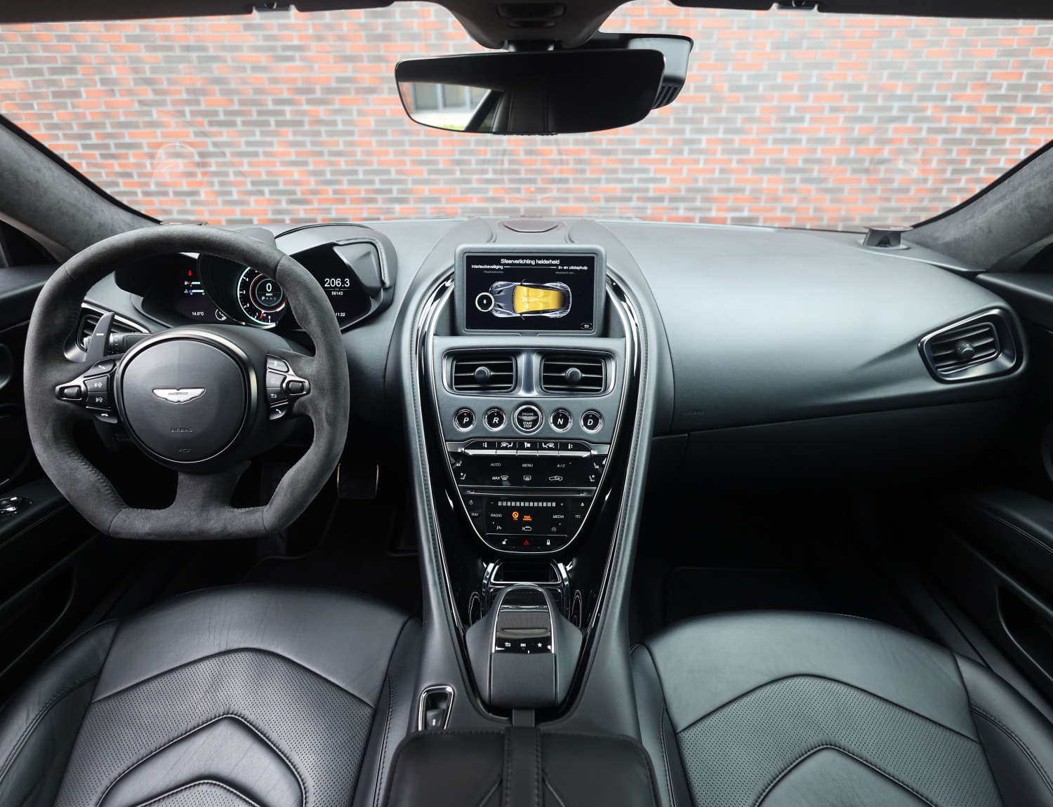 Aston Martin DBS 5.2 V12 Superleggera