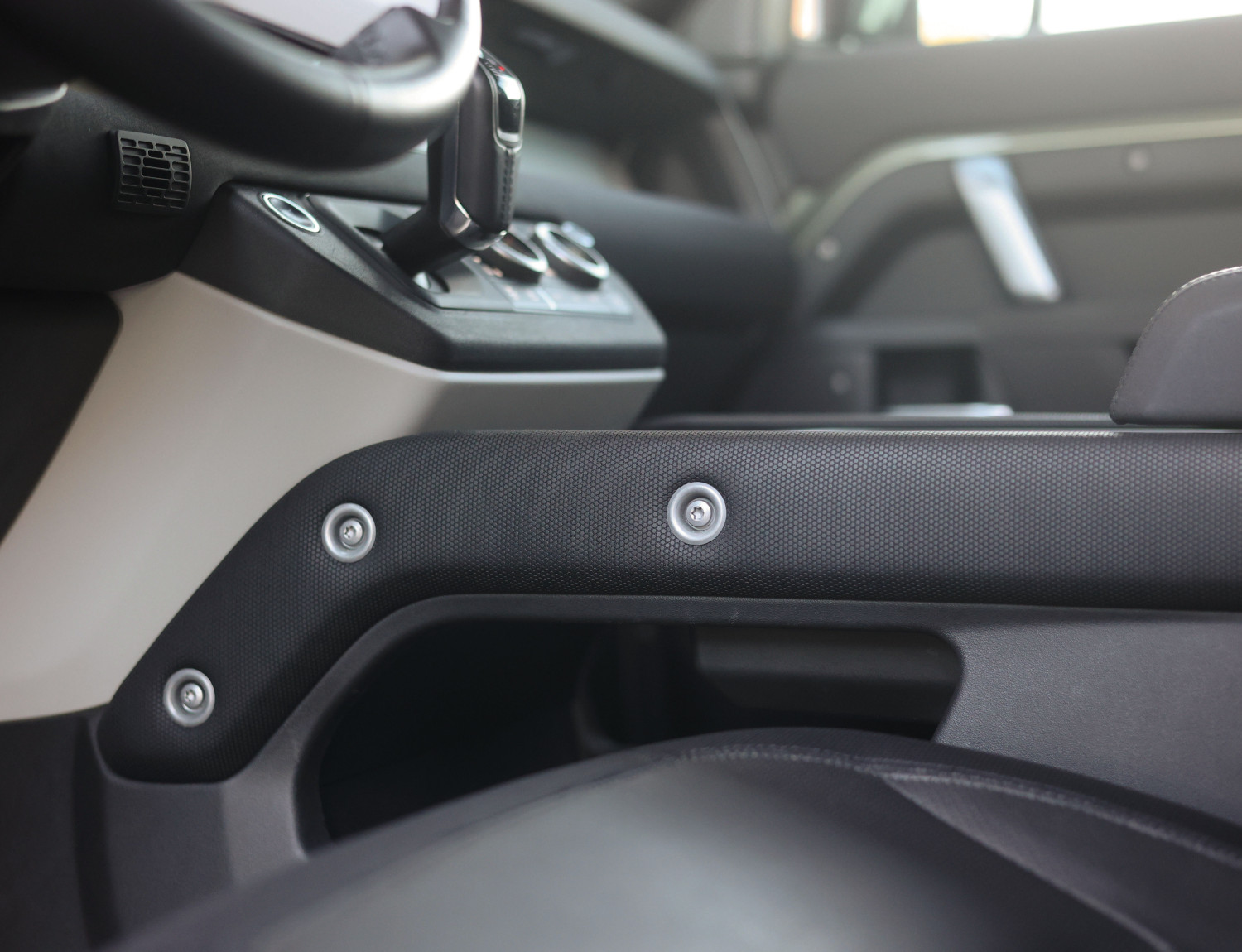 Land Rover Defender P400e X-Dynamic S