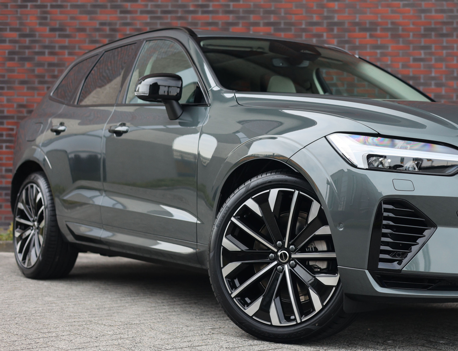 Volvo XC60 T8 AWD Ultra Dark