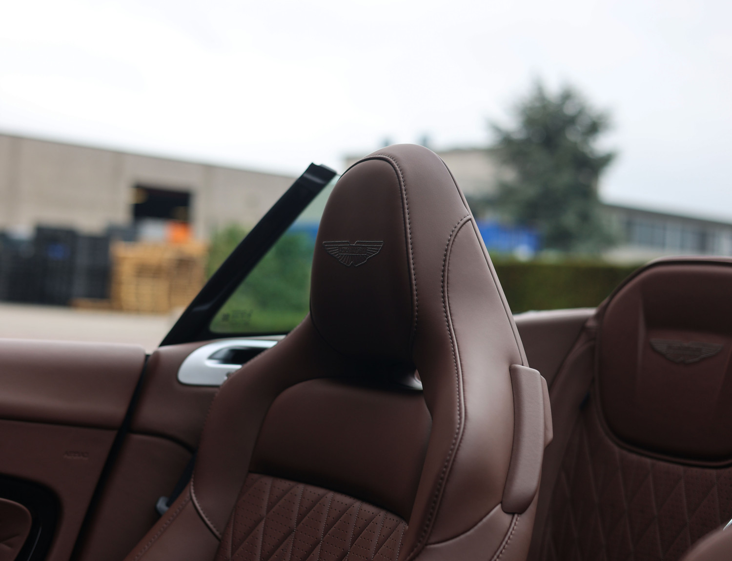 Aston Martin DB12 Volante 4.0 V8