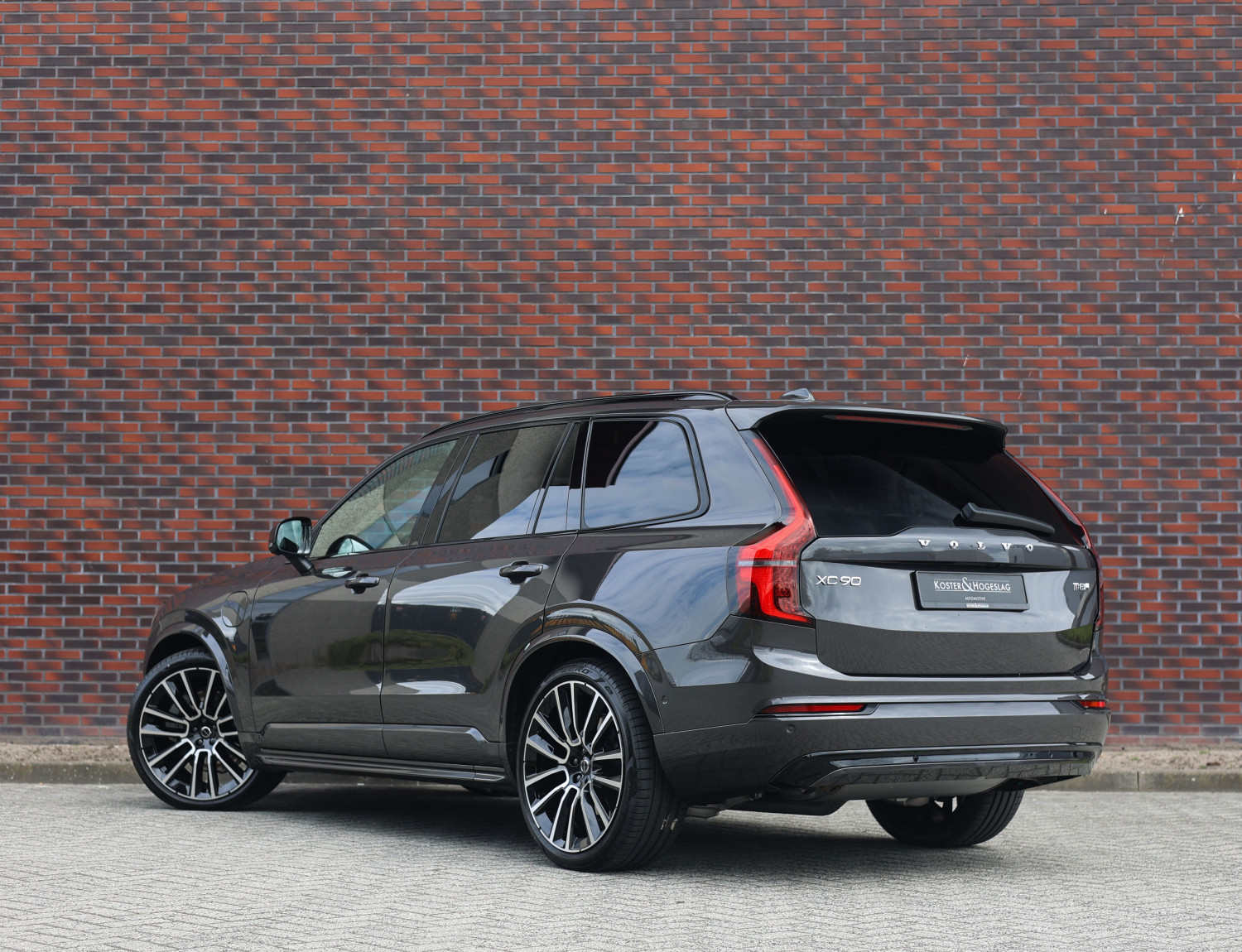 Volvo XC90 T8 AWD Ultra Dark