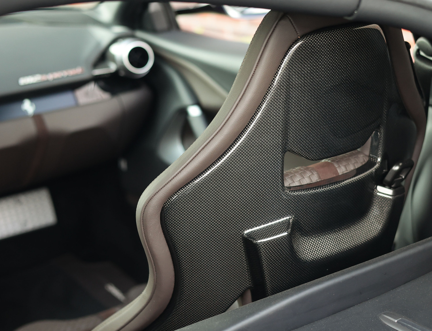 Ferrari 812 6.5 V12 Superfast HELE