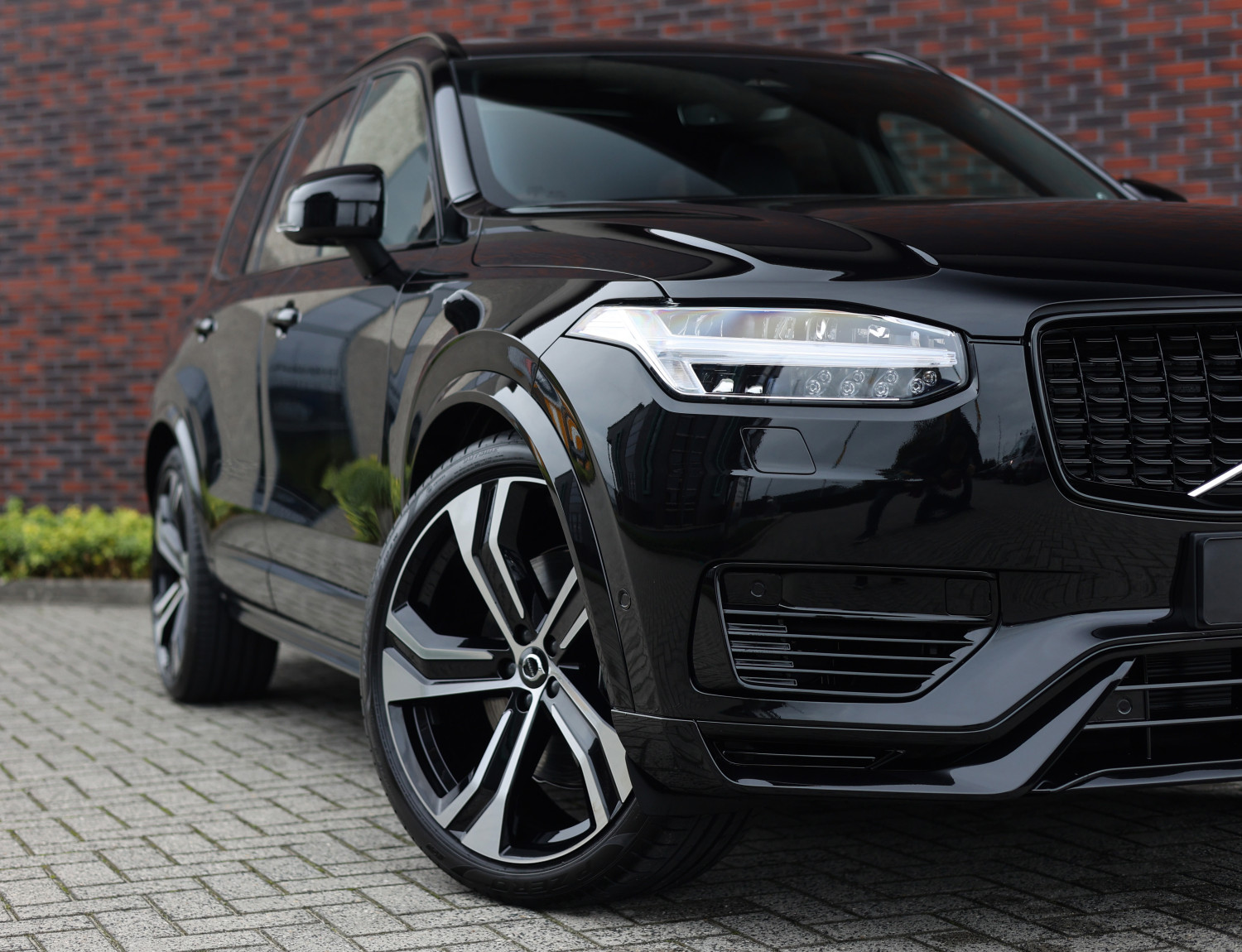 Volvo XC90 T8 AWD Ultra Dark