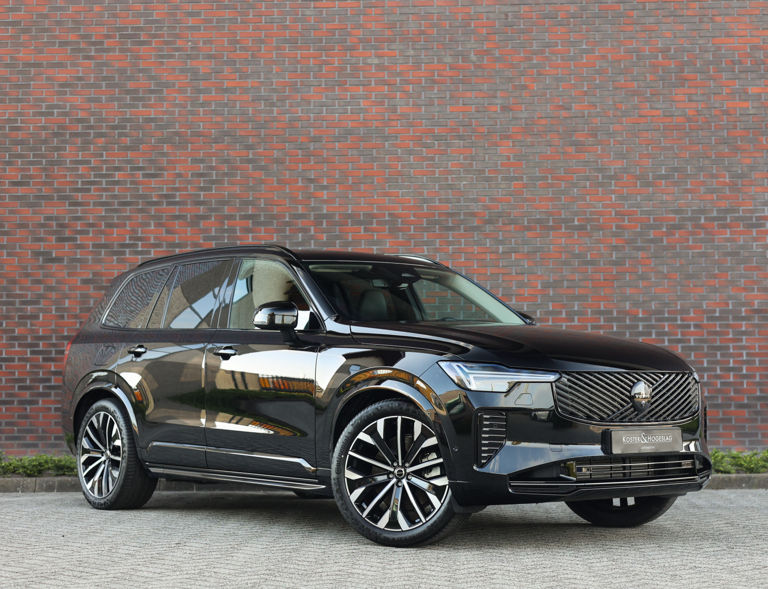 Volvo XC90 2.0 T8 Plug-in hybrid AWD Plus Dark