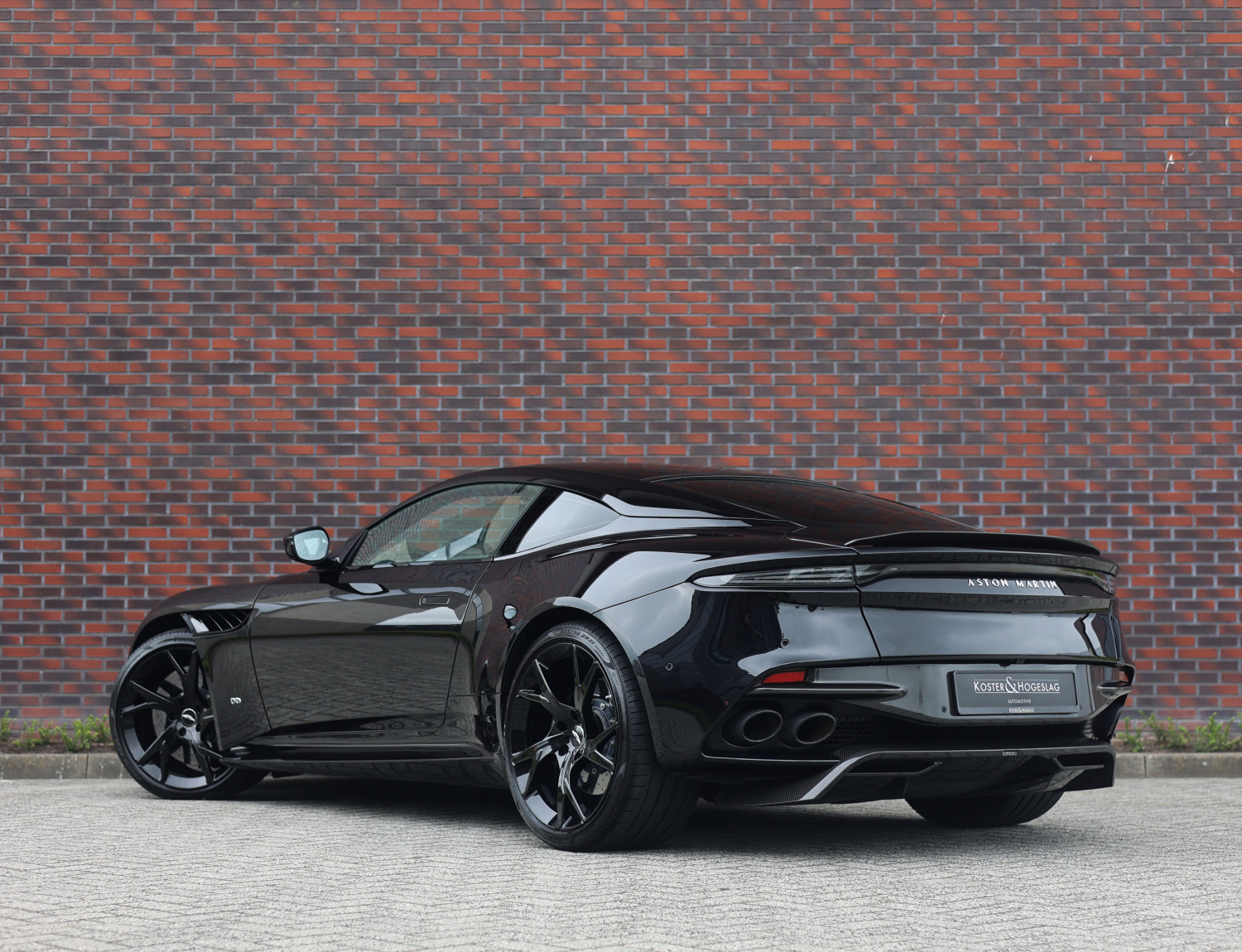 Aston Martin DBS 5.2 V12 Superleggera