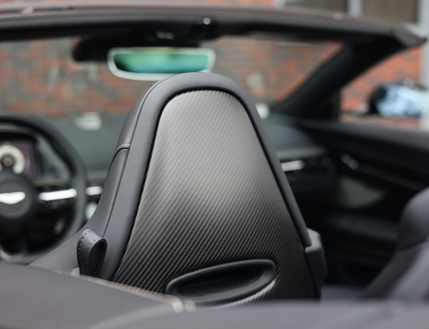 Aston Martin DB12 Volante 4.0 V8