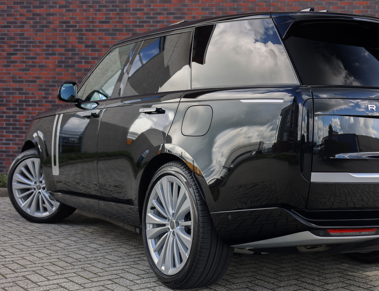 Land Rover Range Rover P550e Autobiography