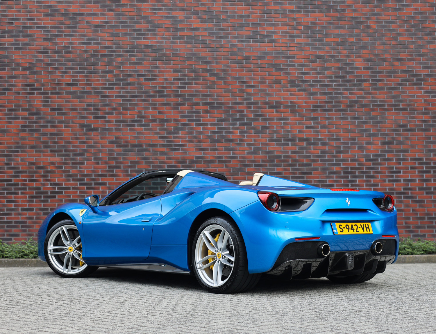 Ferrari 488 3.9 Spider HELE