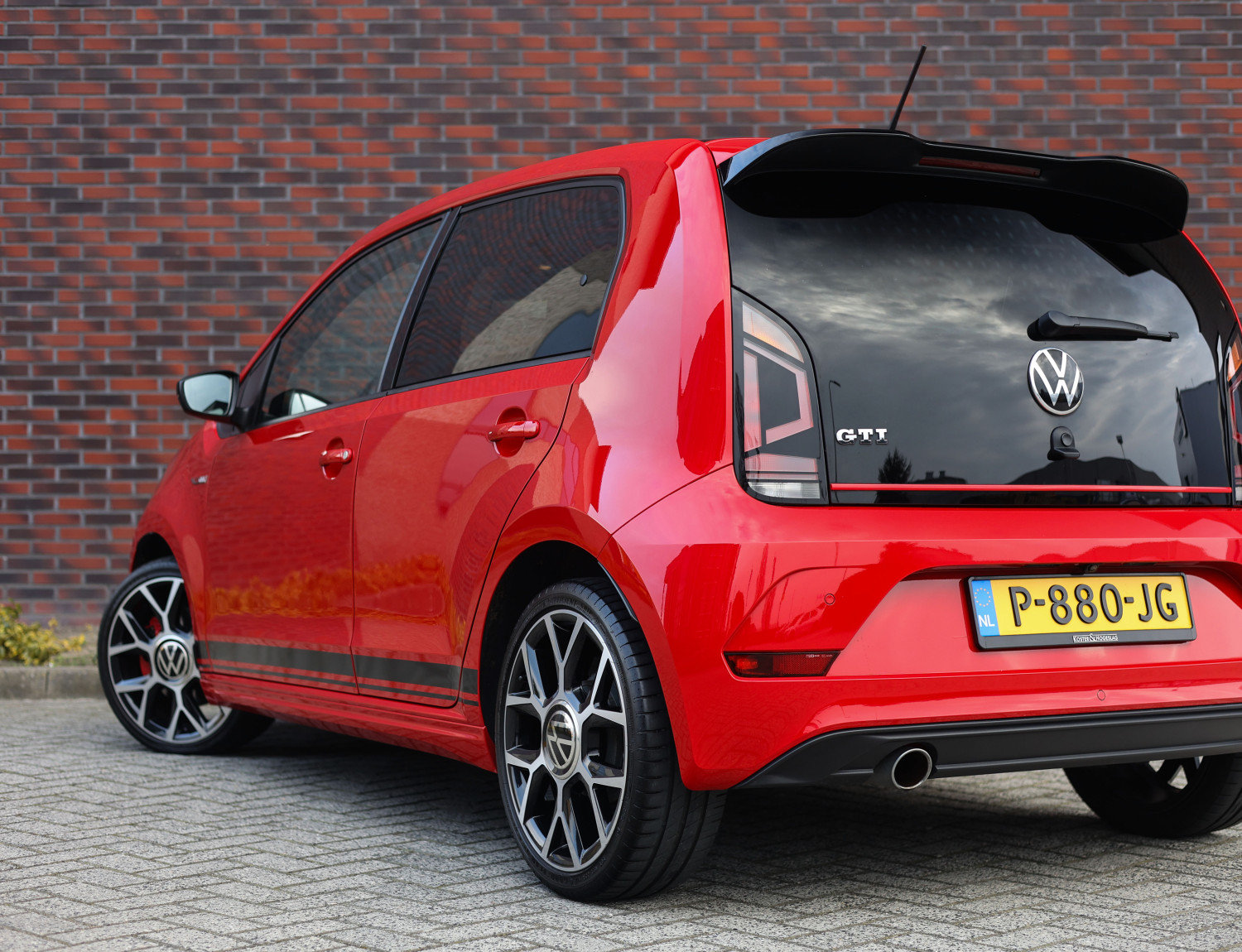 Volkswagen up! 1.0 TSI GTI