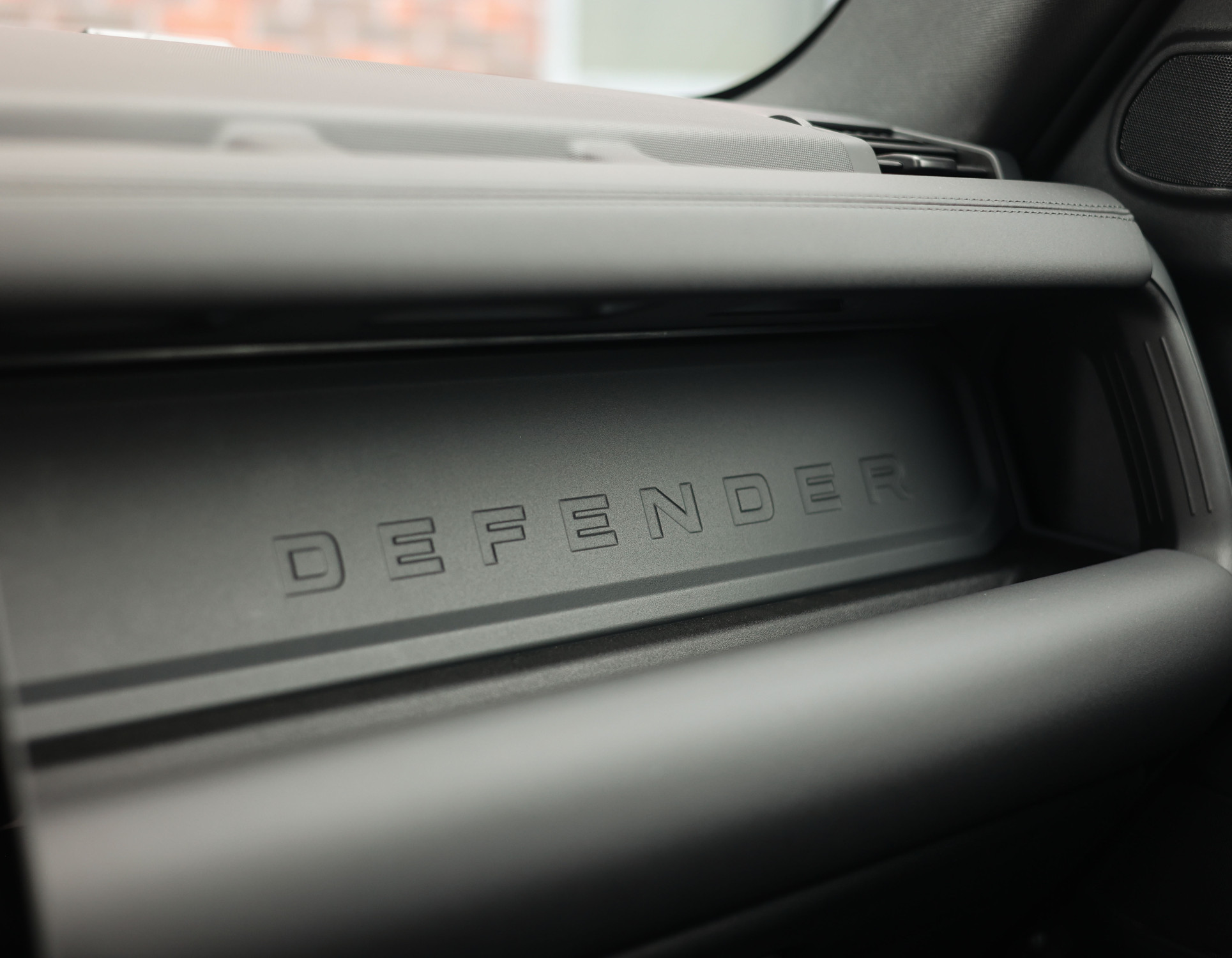 Land Rover Defender 110 P300e X-Dynamic SE