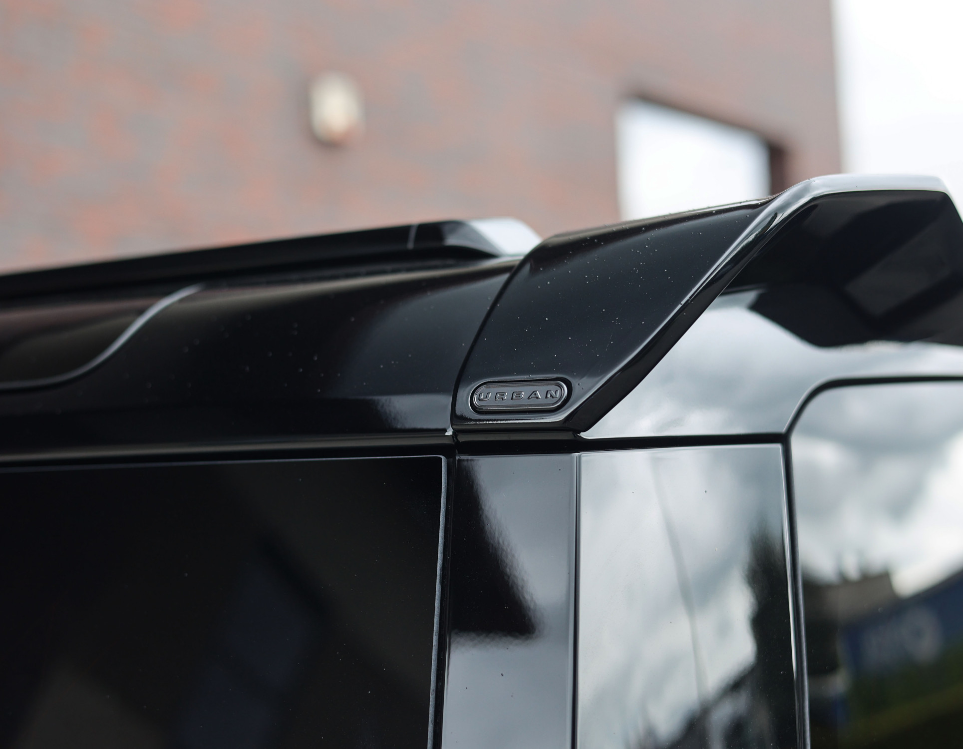 Land Rover Defender 110 P300e X-Dynamic SE