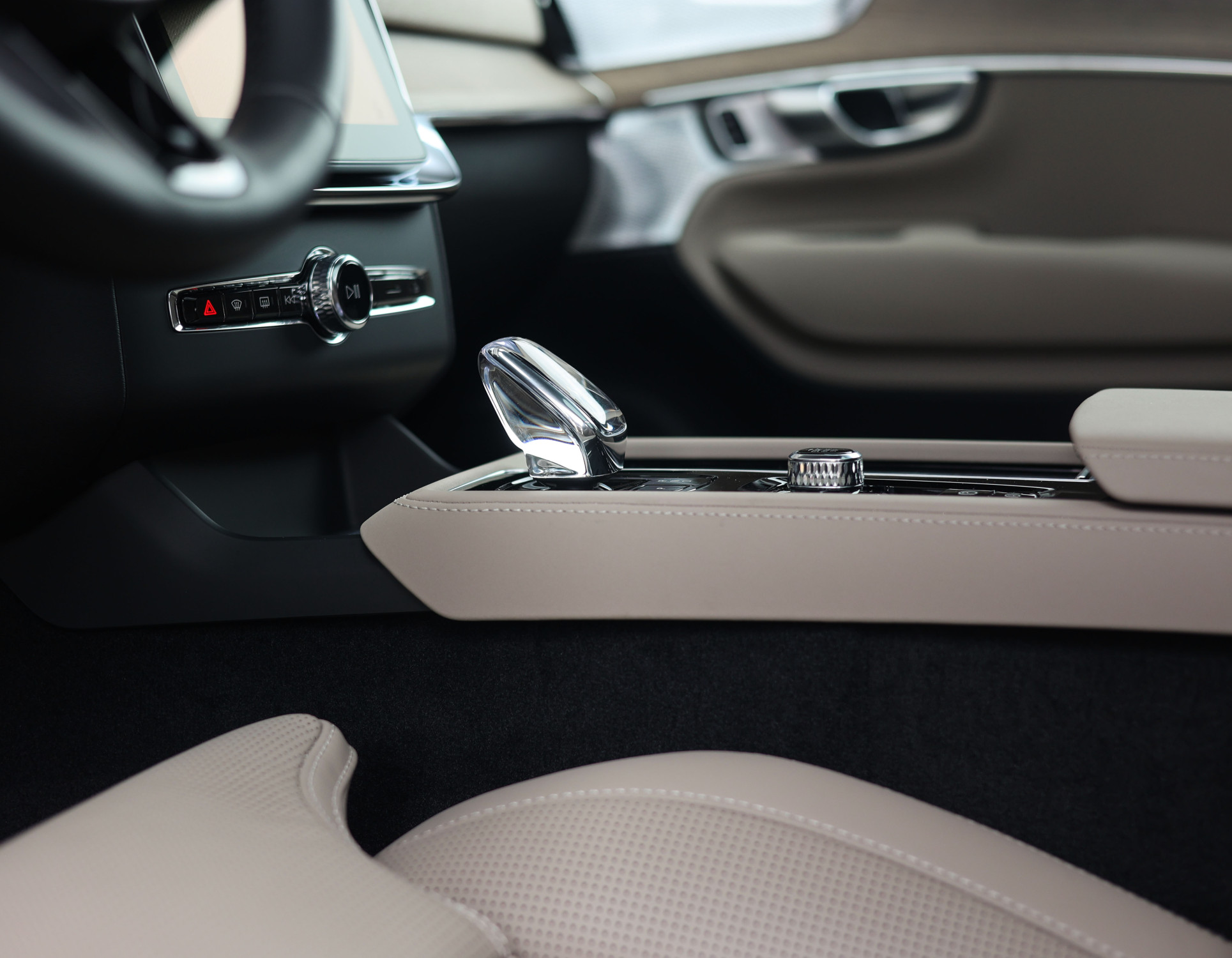 Volvo XC90 T8 AWD Ultra Dark