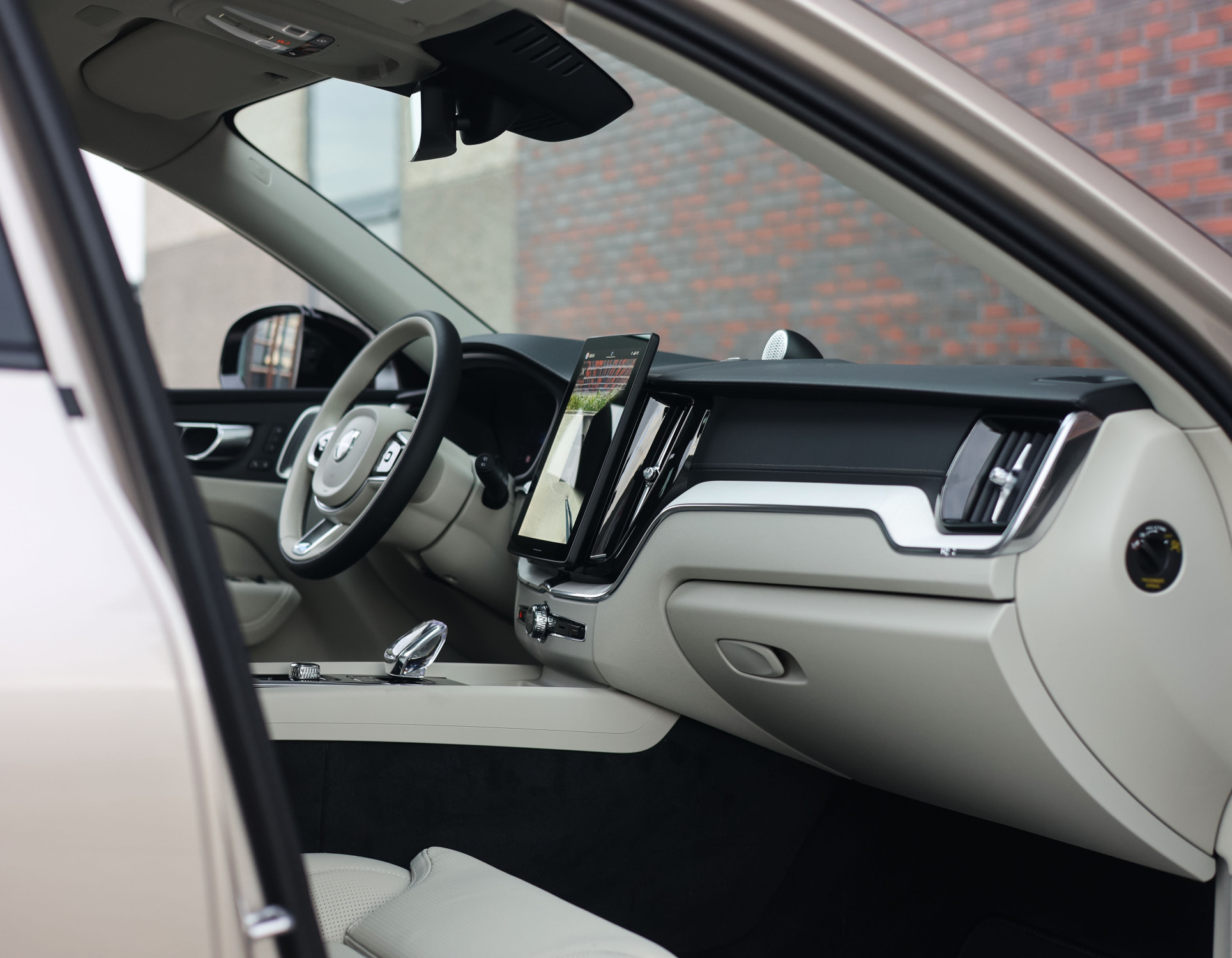 Volvo XC60 T8 AWD Ultra Dark