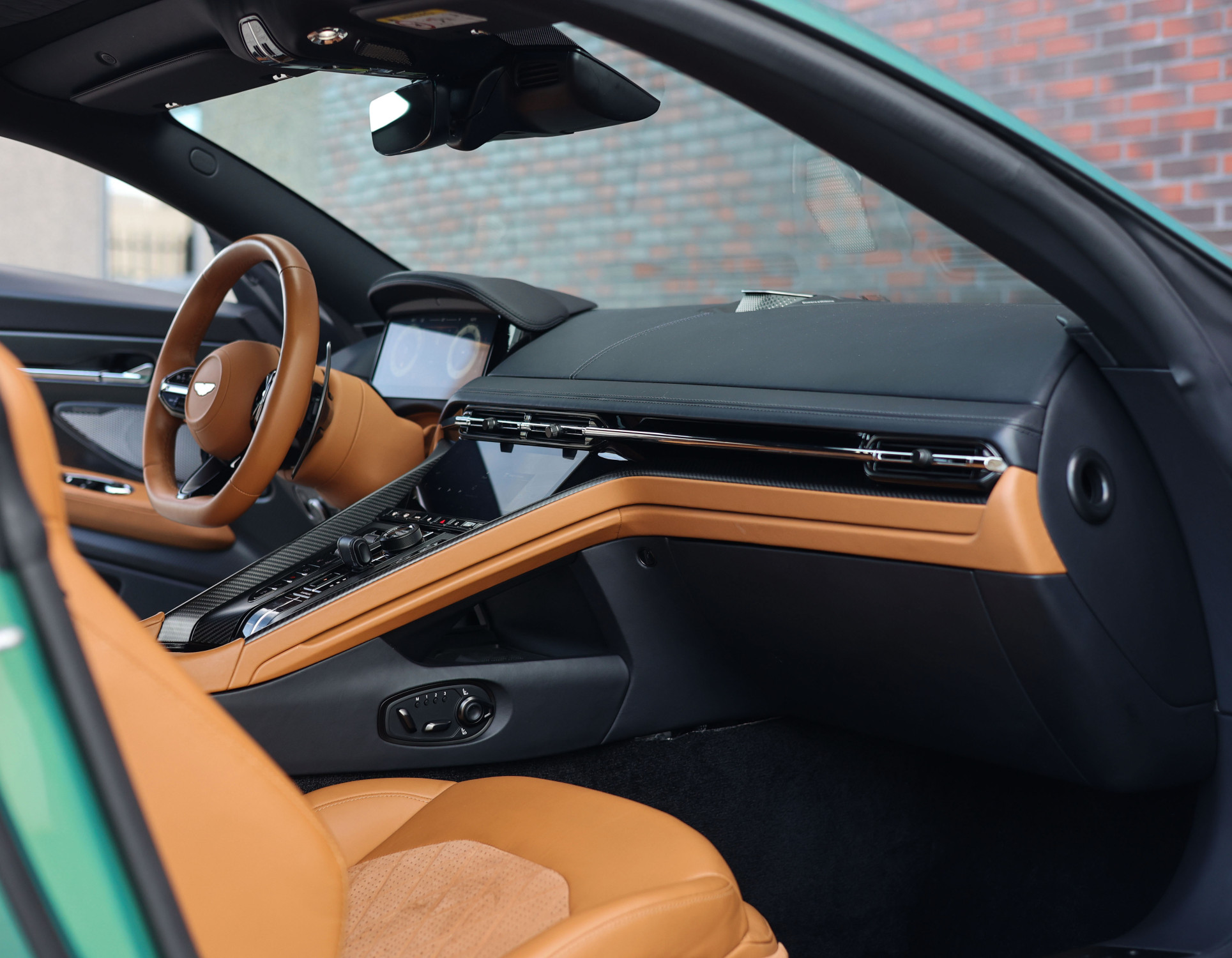 Aston Martin DB12 4.0 V8 Aston Martin DB12 4.0 V8