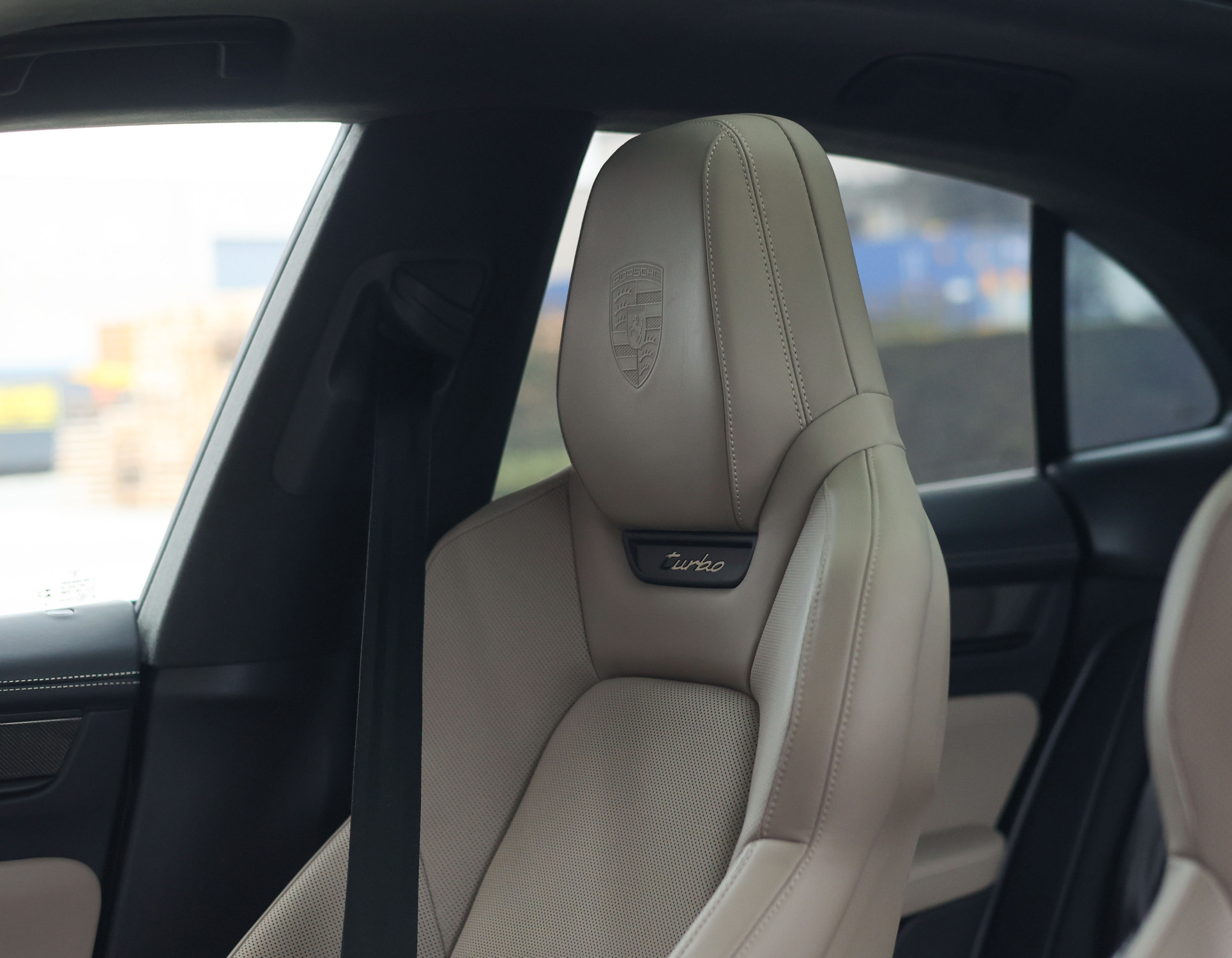 Porsche Macan Turbo 100 kWh