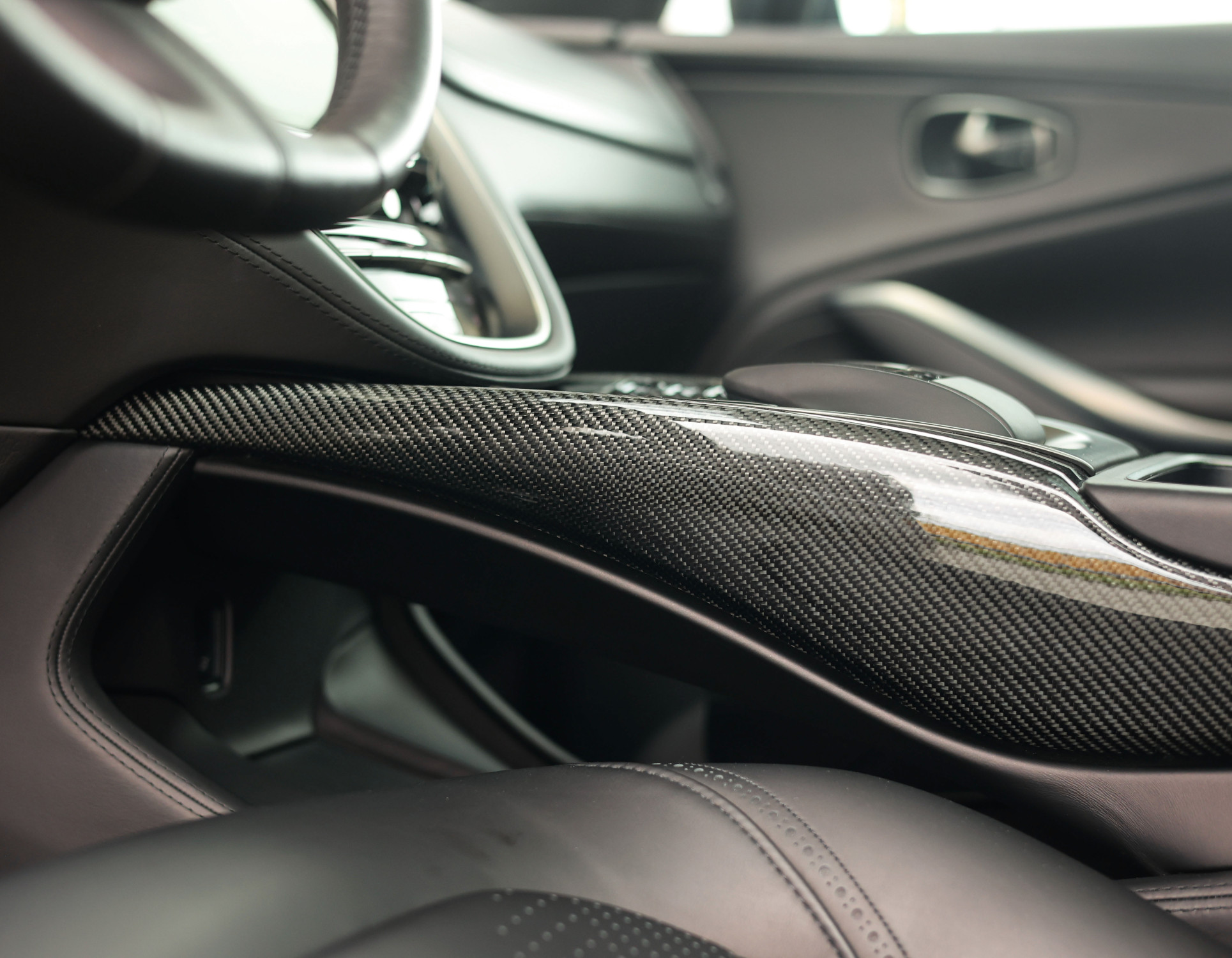 Aston Martin Dbx 4.0 V8
