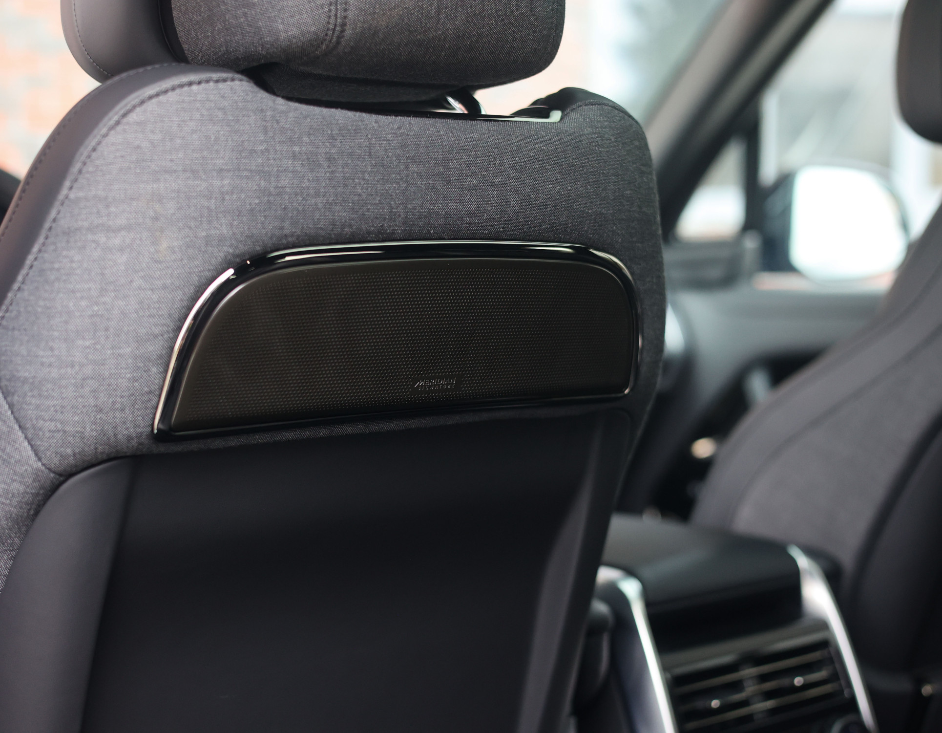 Land Rover Range Rover P550e SV